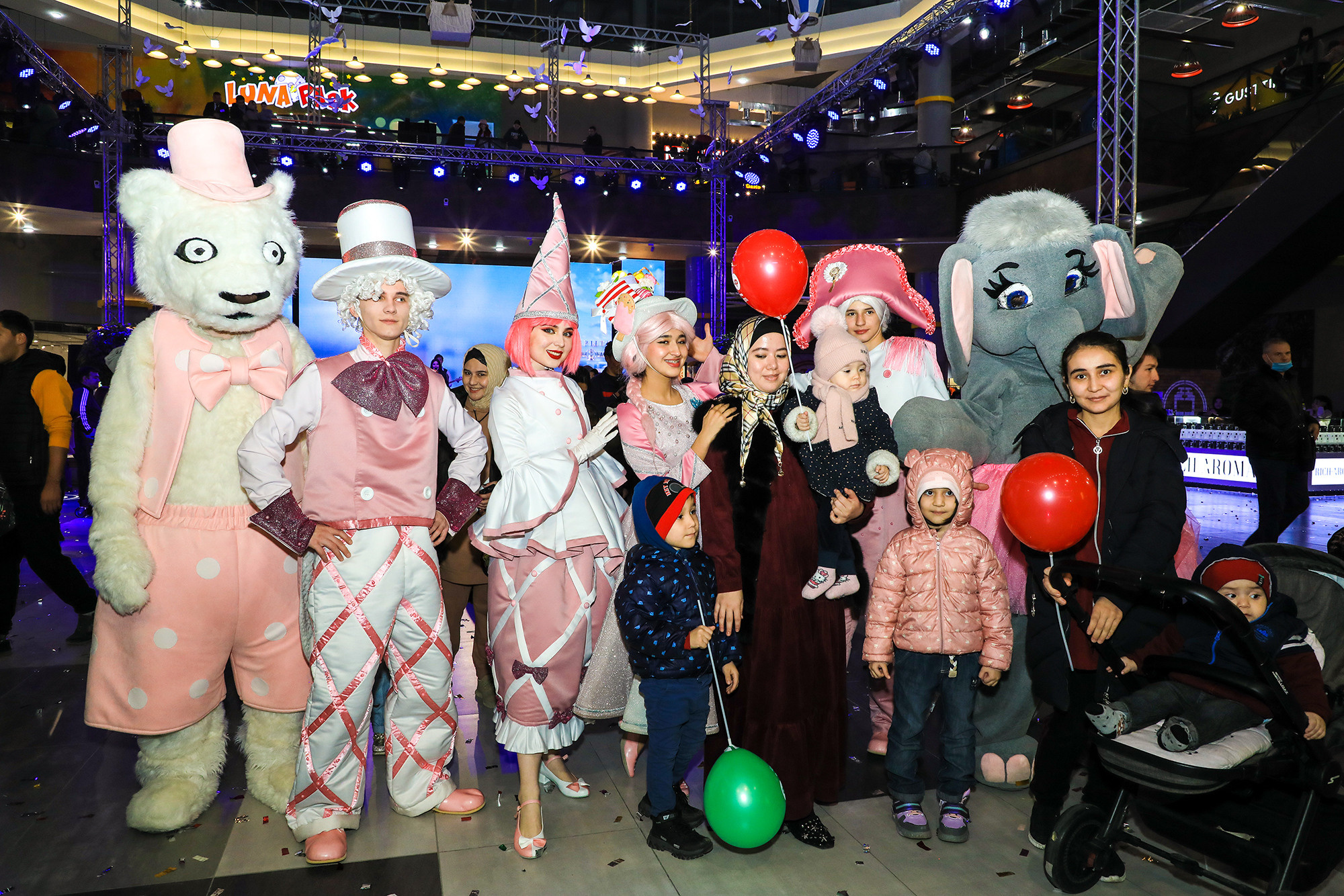 Открытие Депо Молл. Семейный, детский, репортажный фотограф в Ташкенте Елена Аллабергенова