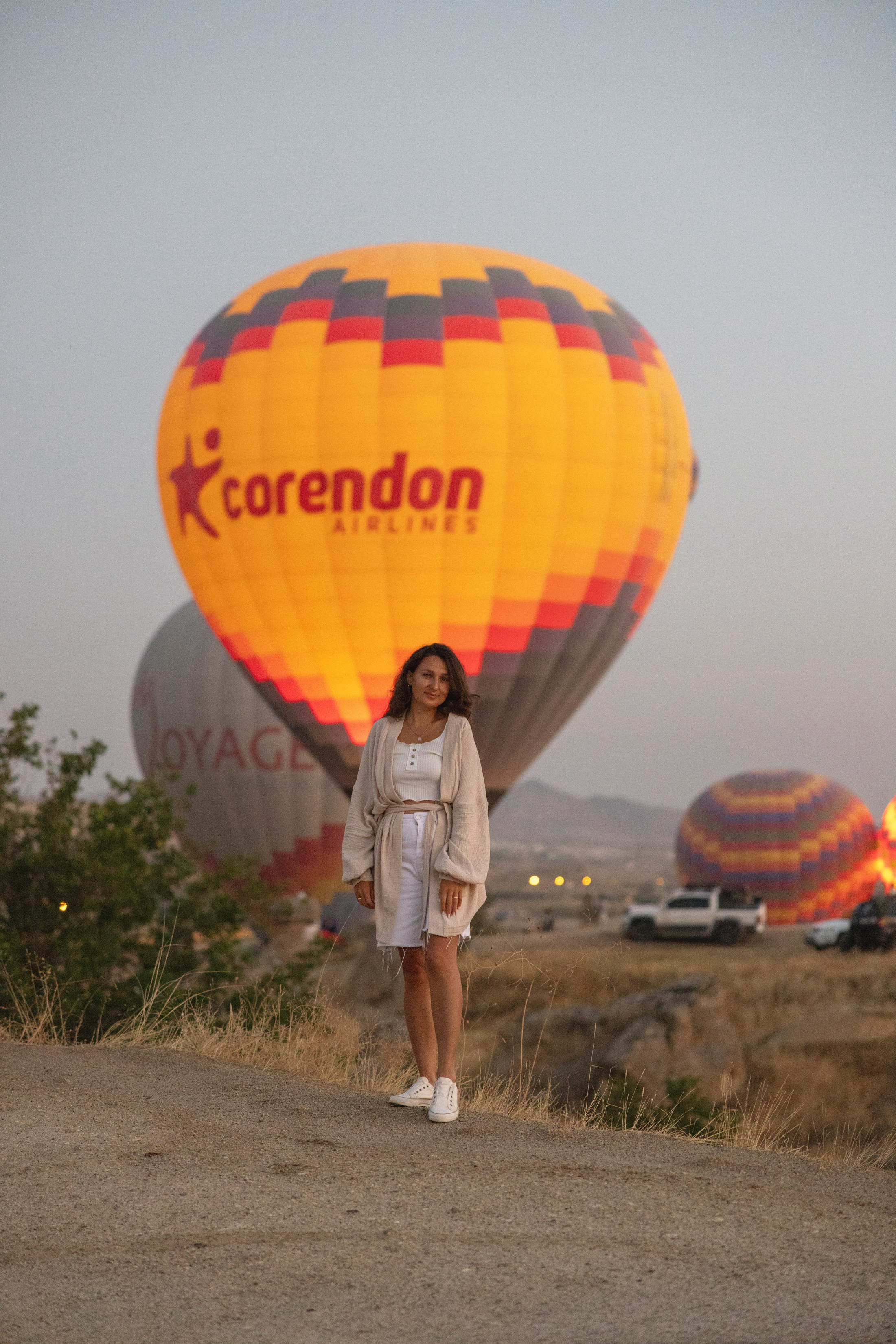 Family Photoshoot at Sunrise with Cappadocia’s Hot Air Balloons. Julia Ganch I Fashion Wedding Photography I Cappadocia Turkey