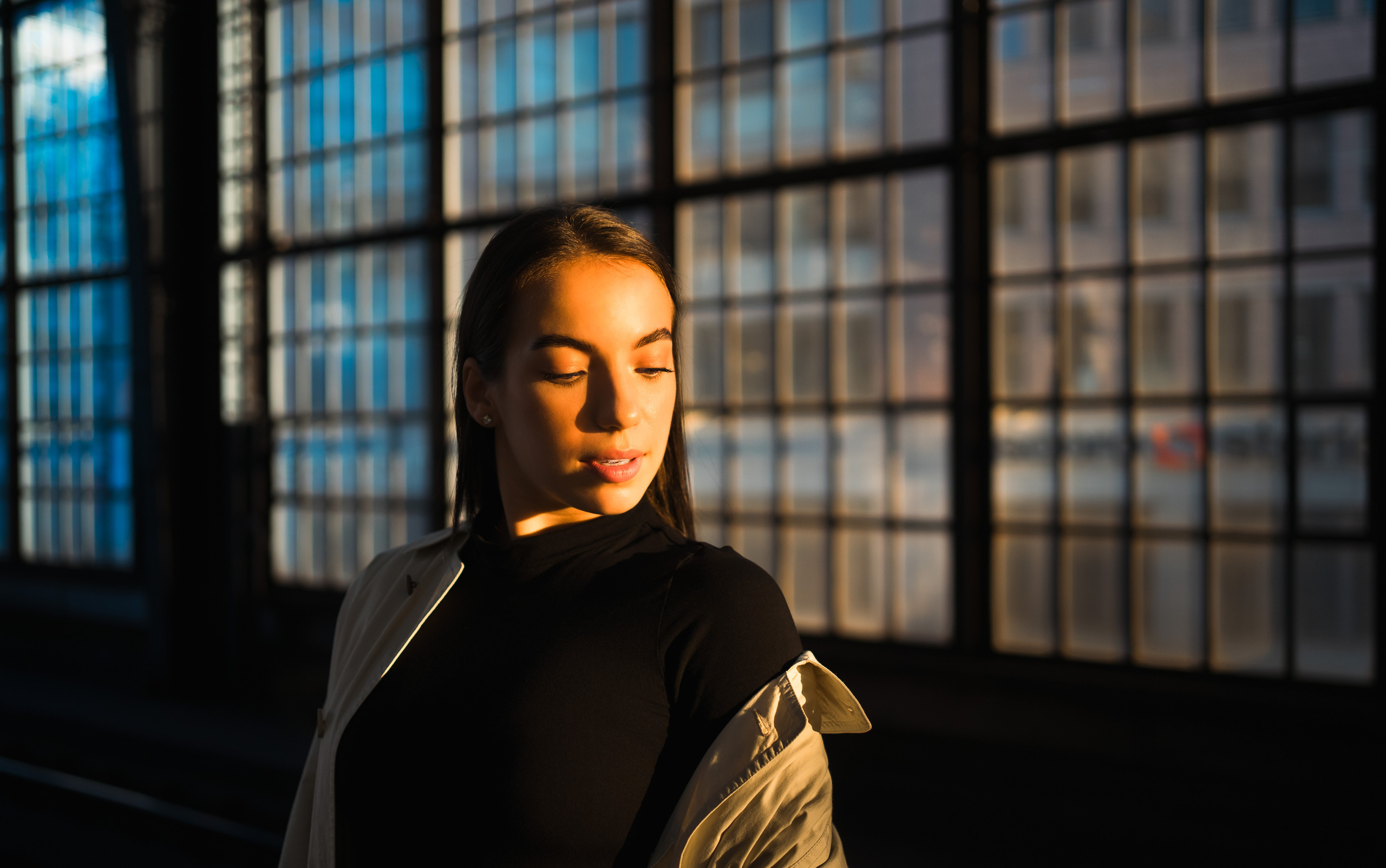 Lyuda & Trains. Professional Photographer in Berlin — Portraits, Love Story, Events, F