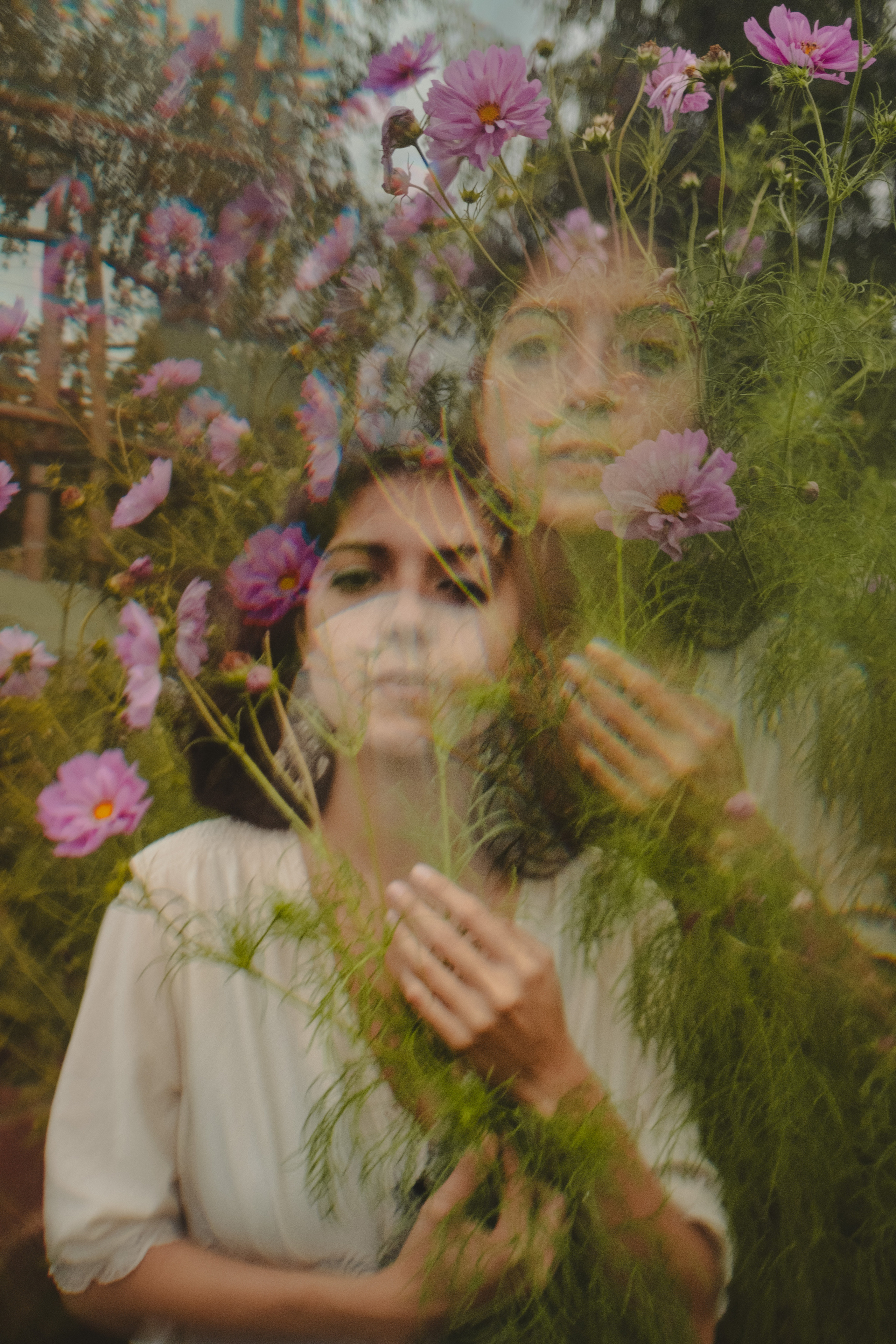 Michelle in the garden. Professional Photographer in Berlin — Portraits, Love Story, Events, F