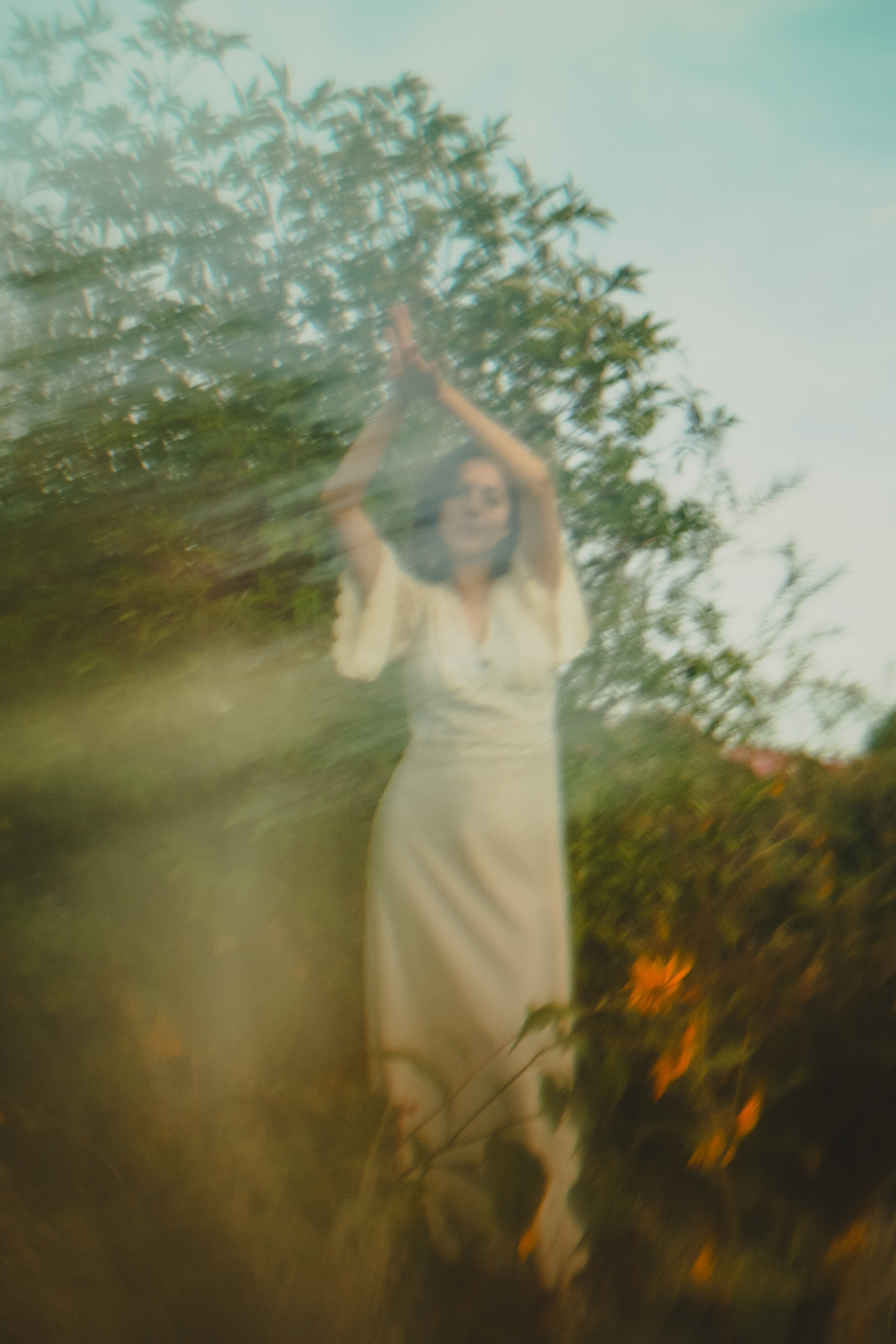 Michelle in the garden. Professional Photographer in Berlin — Portraits, Love Story, Events, F