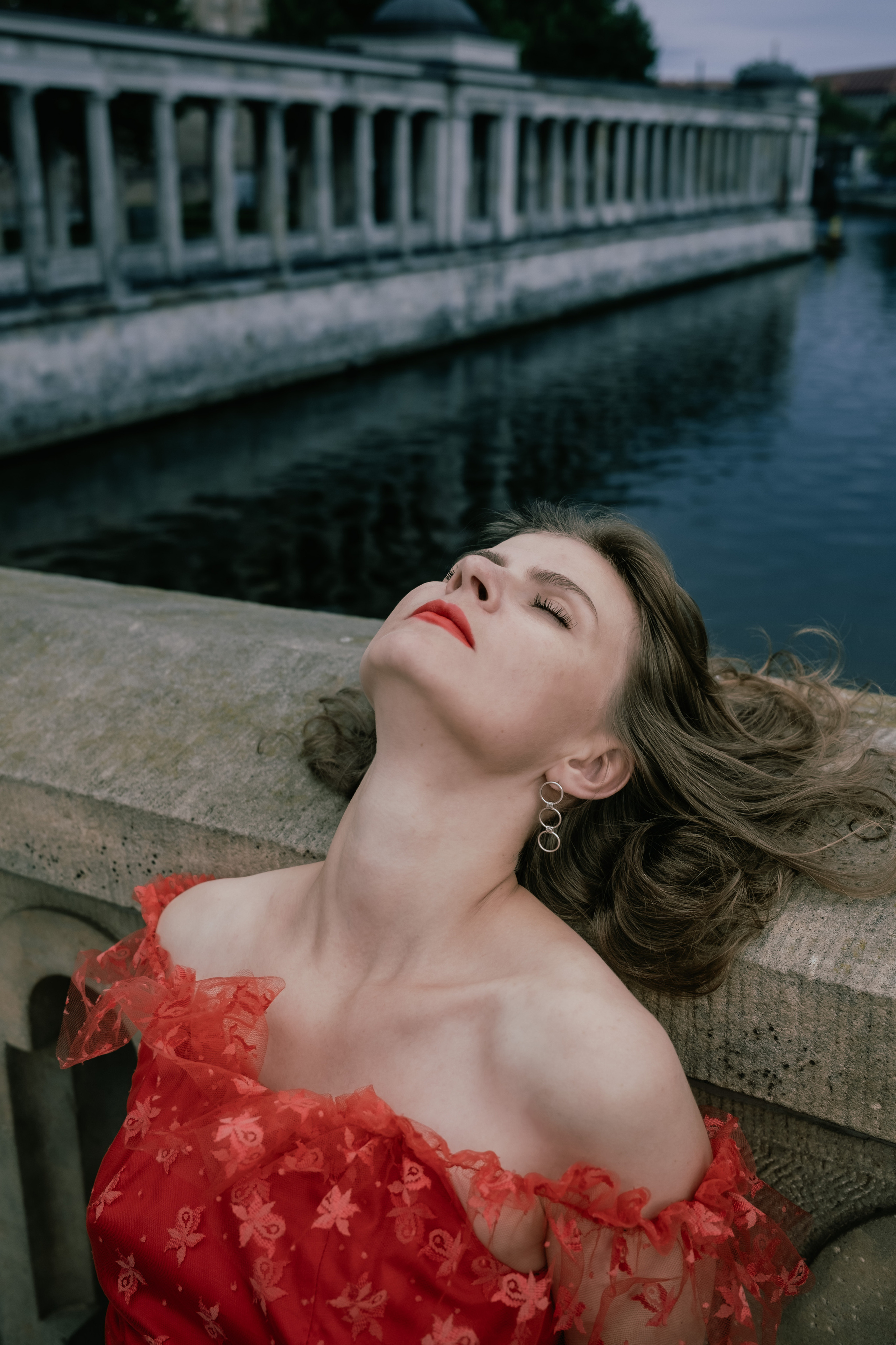 Nadja on Museumsinsel. Professional Photographer in Berlin — Portraits, Love Story, Events, F