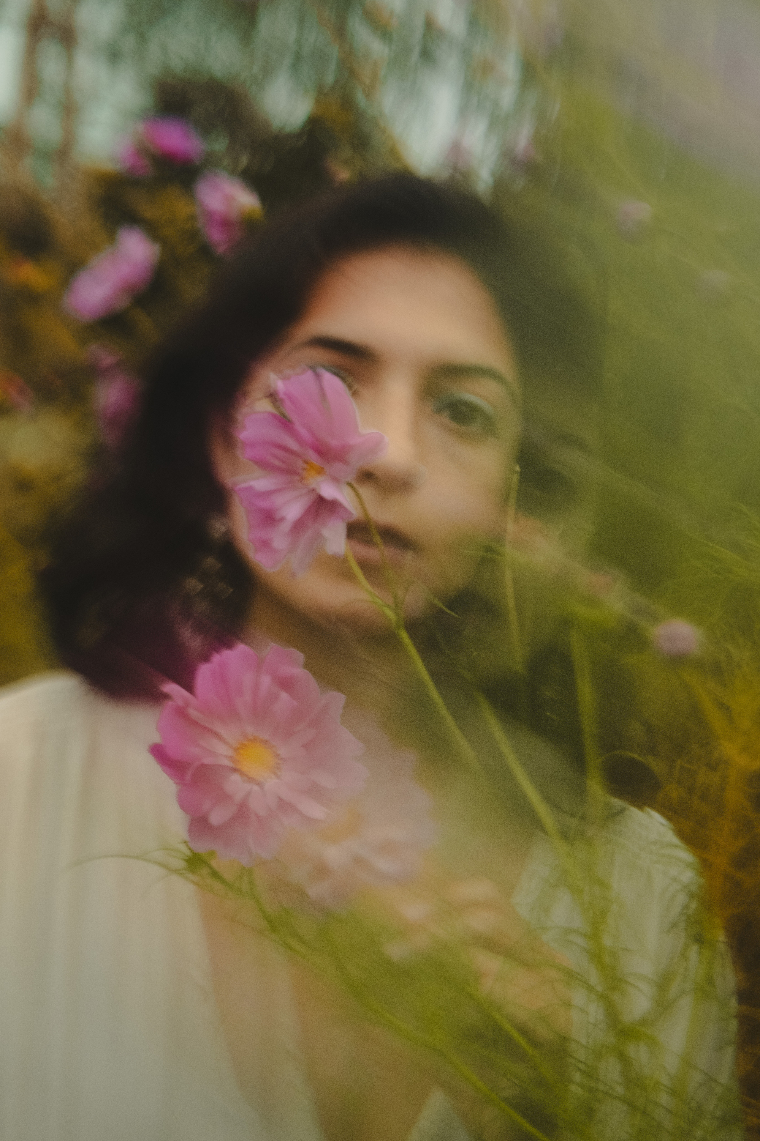 Michelle in the garden. Professional Photographer in Berlin — Portraits, Love Story, Events, F