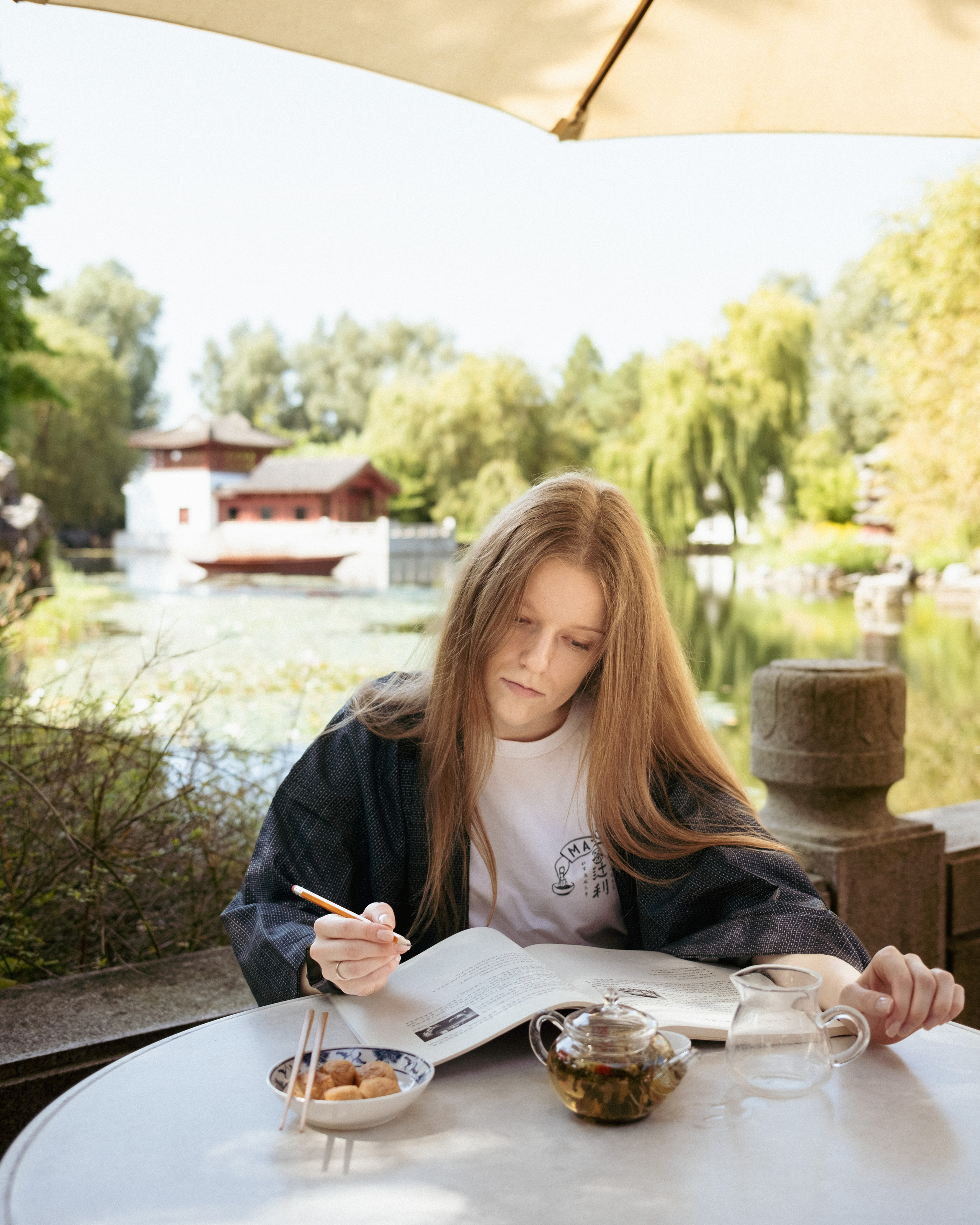 Daria in Chinesische Garten. Professional Photographer in Berlin — Portraits, Love Story, Events, F
