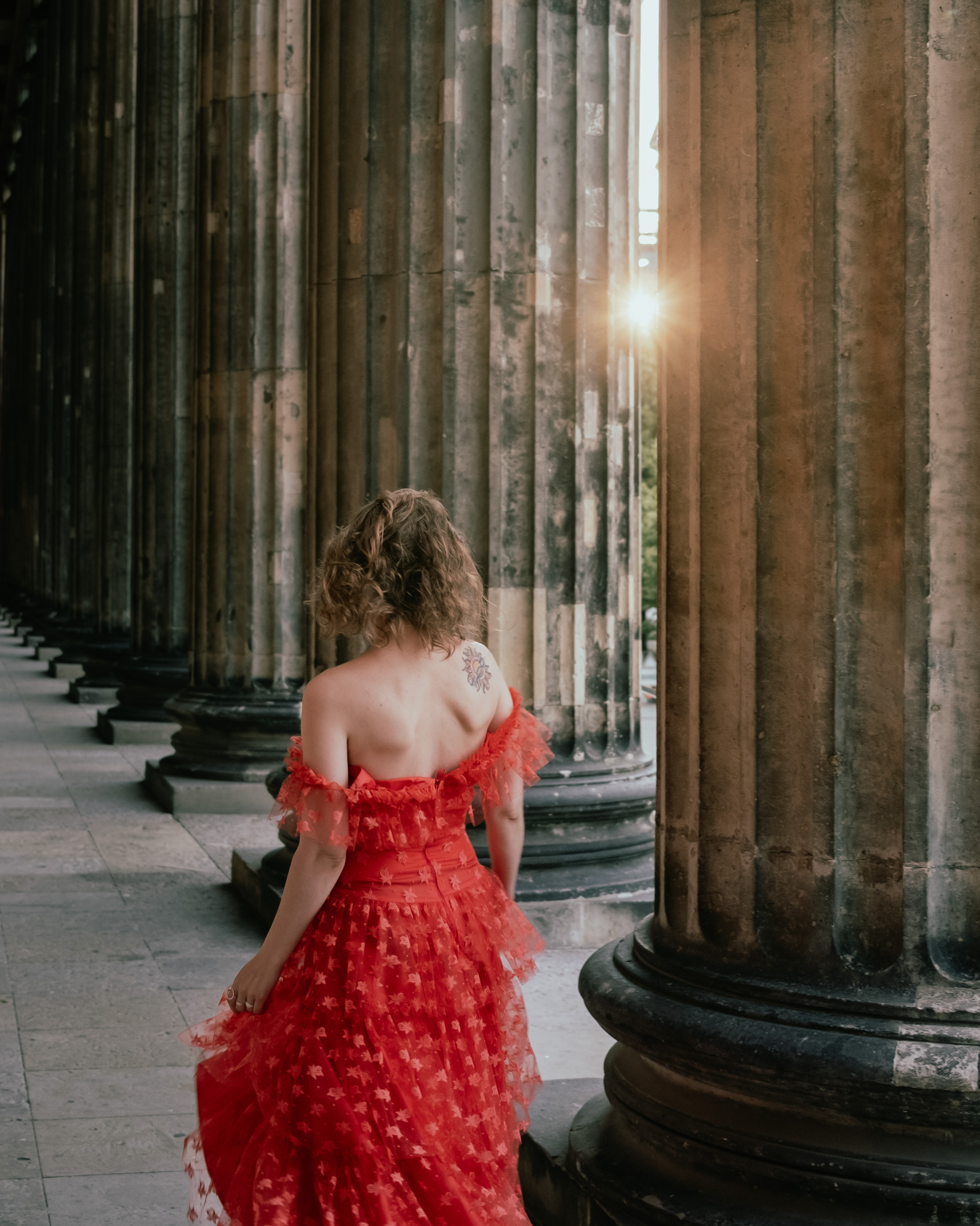 Nadja on Museumsinsel. Professional Photographer in Berlin — Portraits, Love Story, Events, F