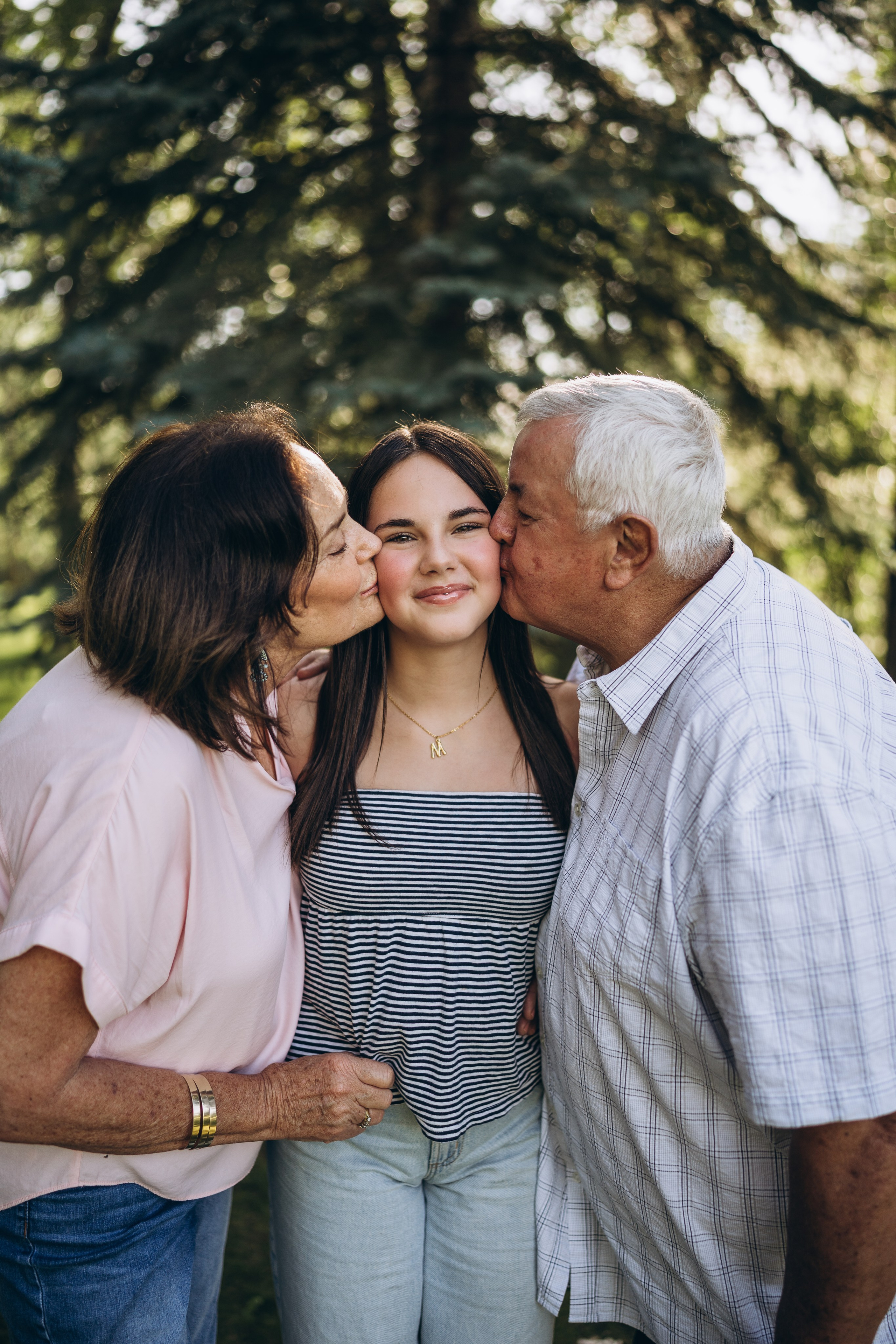 Lynn & fam. Calgary Wedding & Lifestyle Photographer — Yevhen Polishchuk