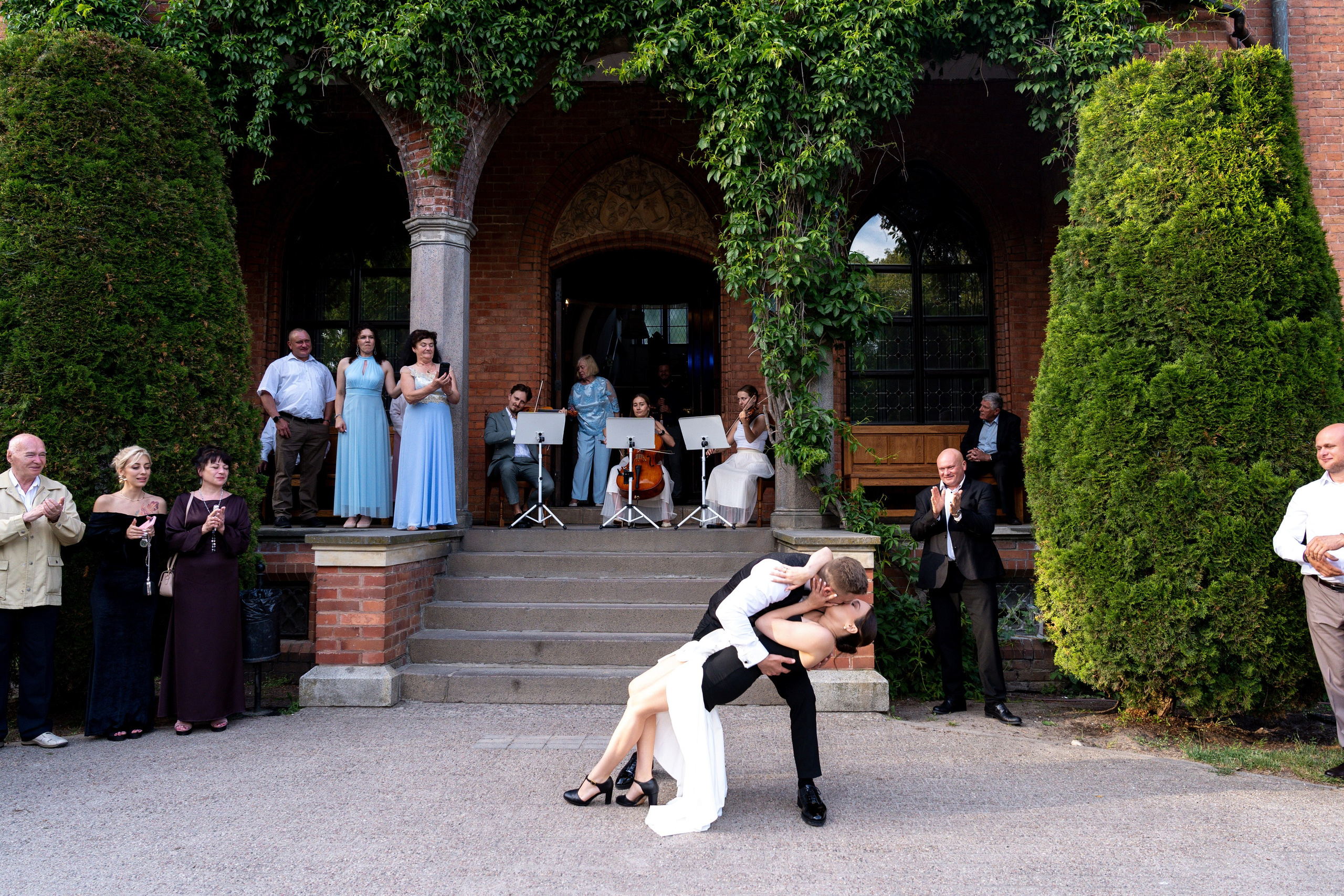 E&N: Zamek w Rzucewie. SL Wedding Photo — Editorial, Elegant & Timeless Wedding Photography in Poland and Across Europe