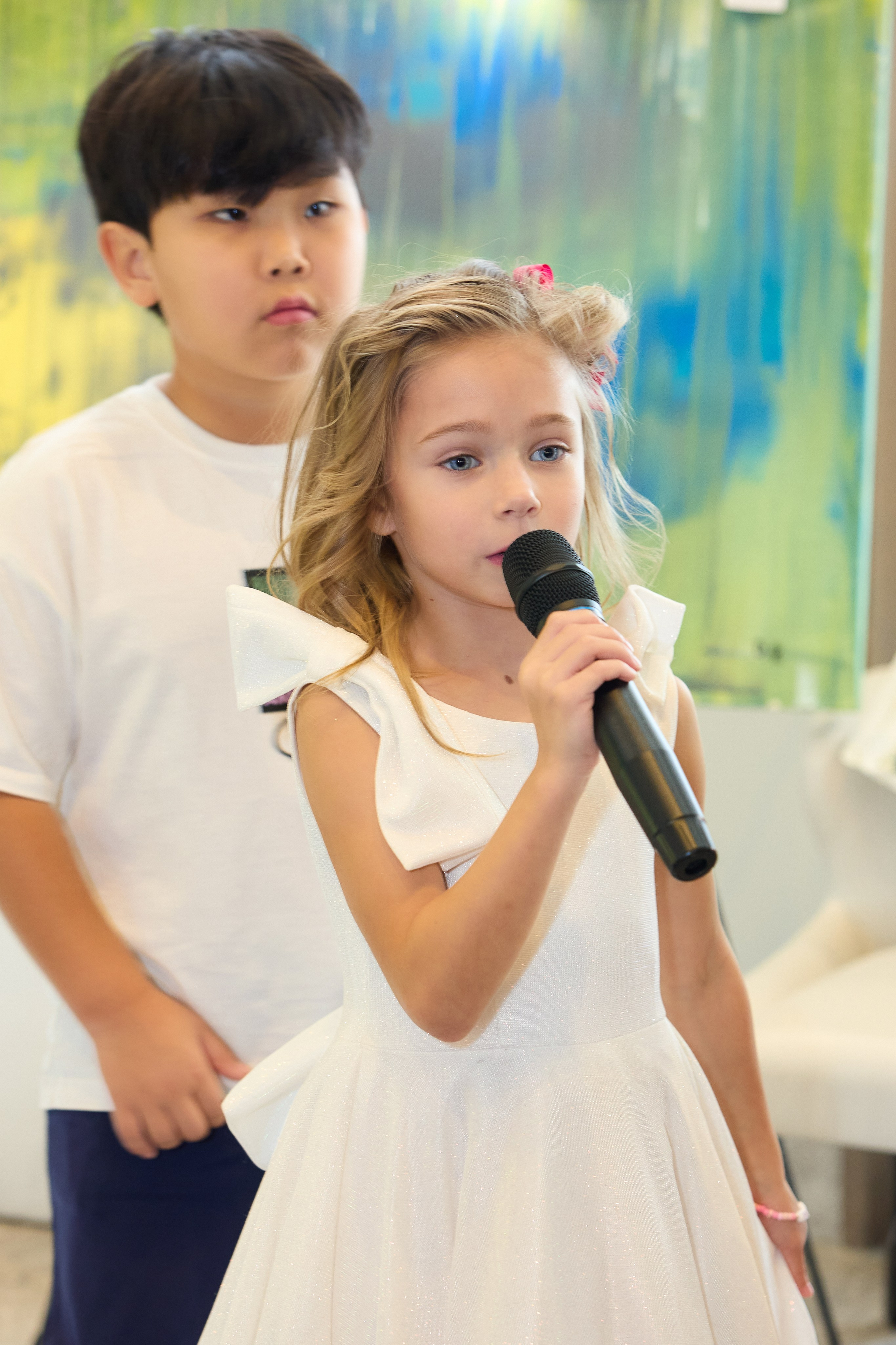 Авторская благотворительная художественная выставка Дианы Бортник. Фотограф Юлия Маковеева