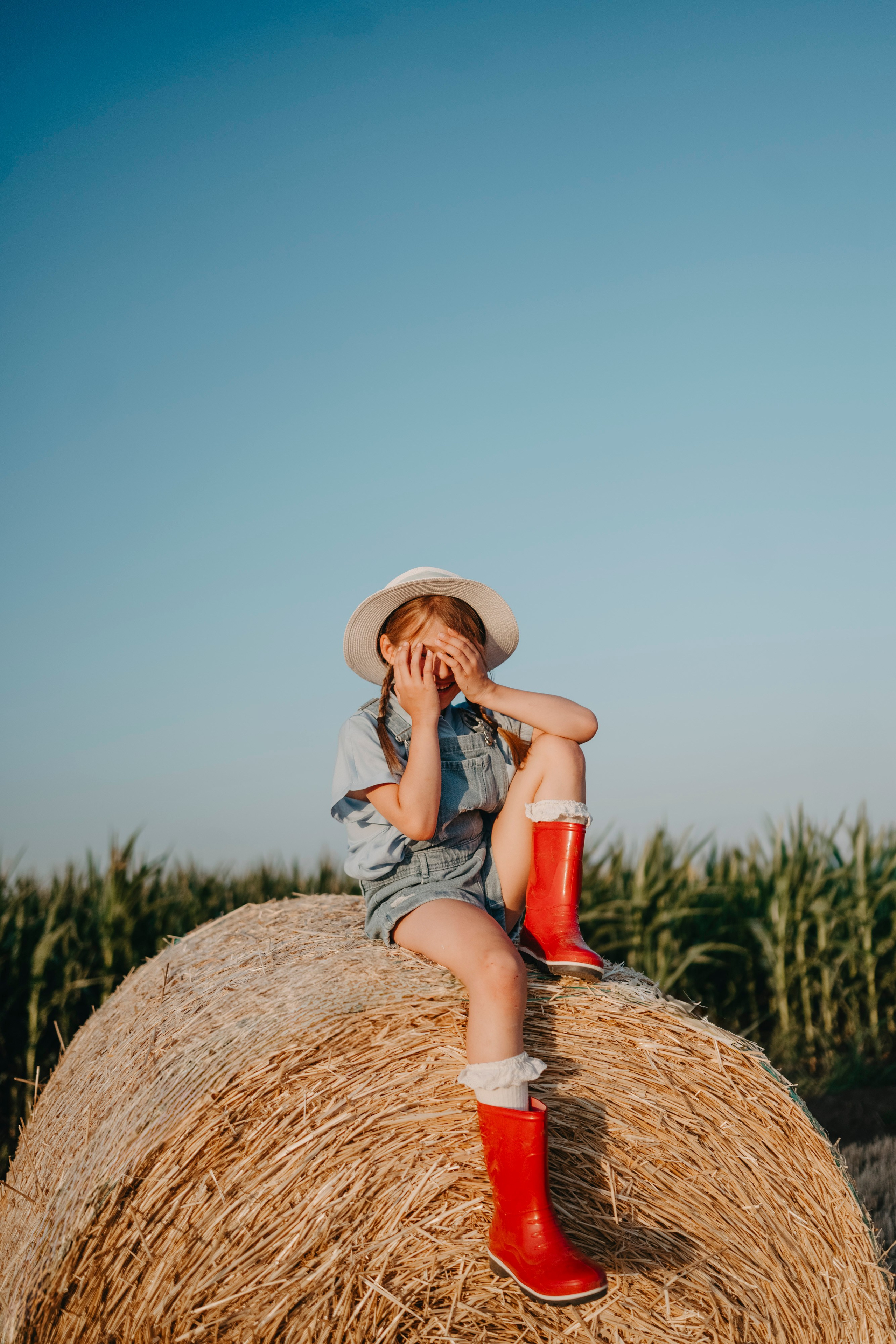 Letnje fotografisanje u polju suncokreta i sena. Deciji i porodicni fotograf u Beogradu Oksana Skendzic