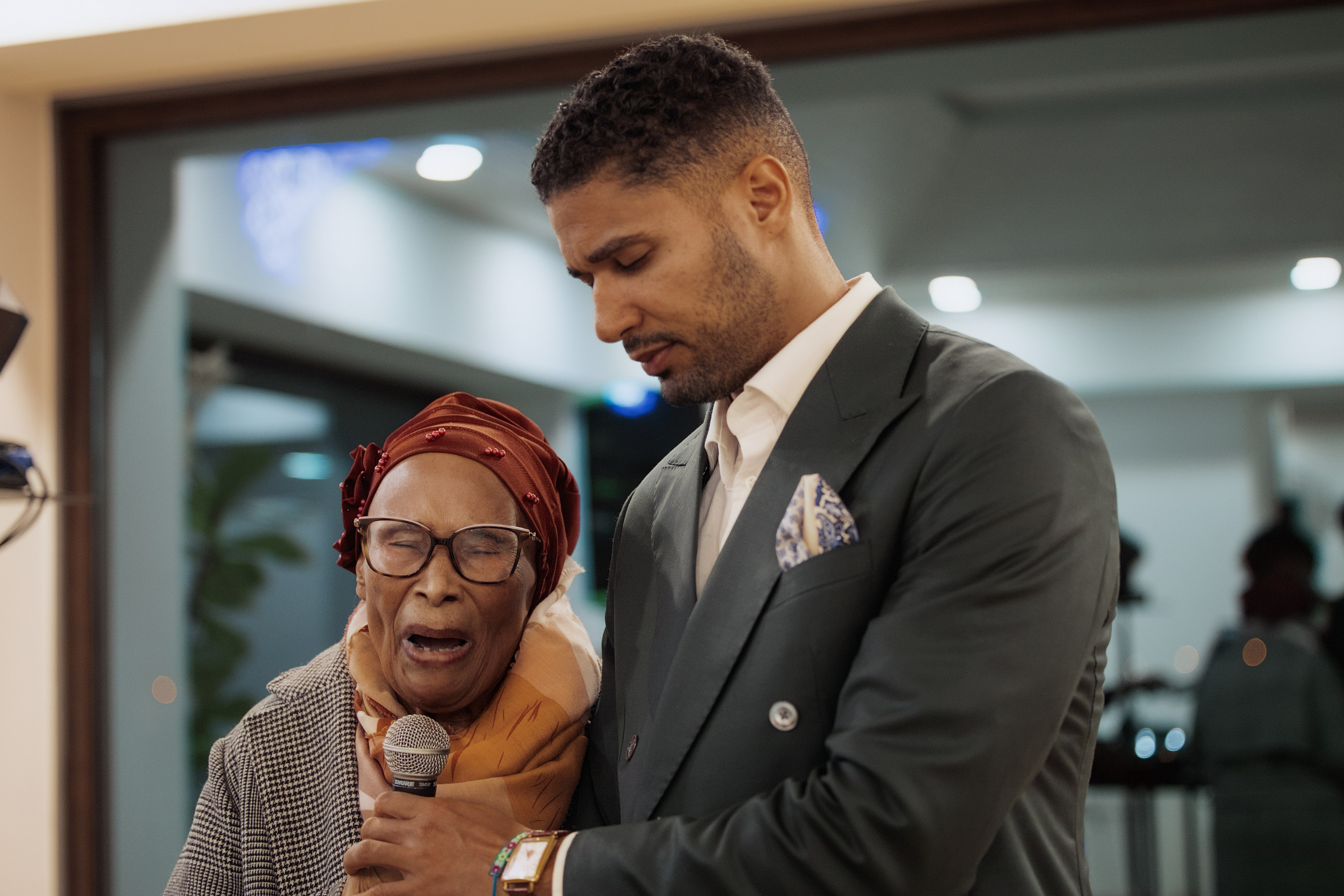 Nawik e Ethson. Fazemos o seu casamento ser lembrado por gerações