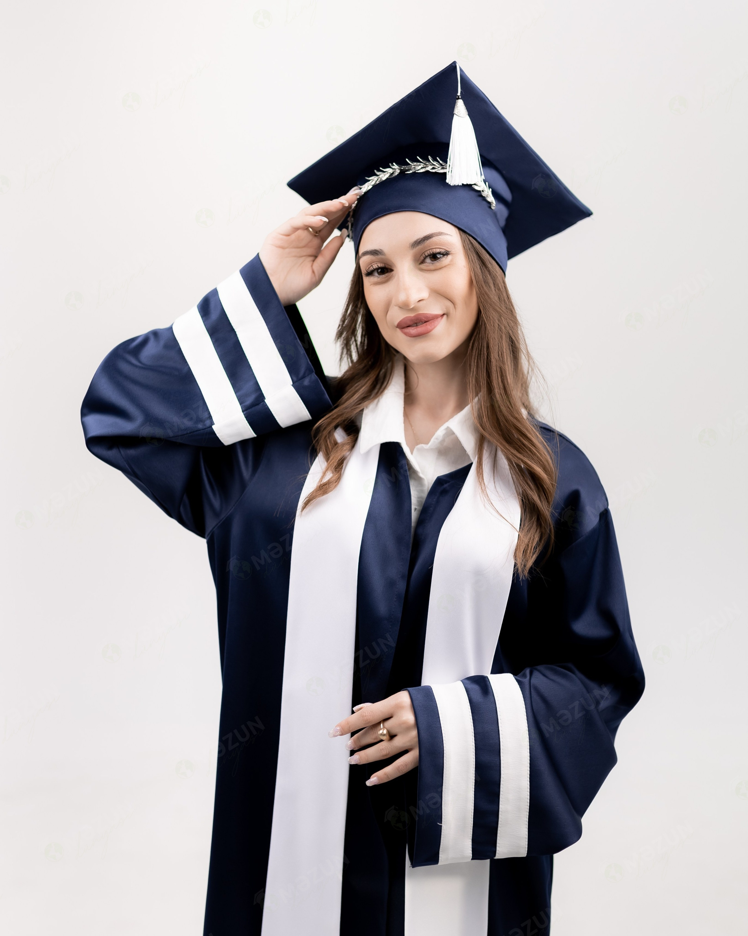 Premium Göy İki xətt. Məzun geyimləri və akssesuarları