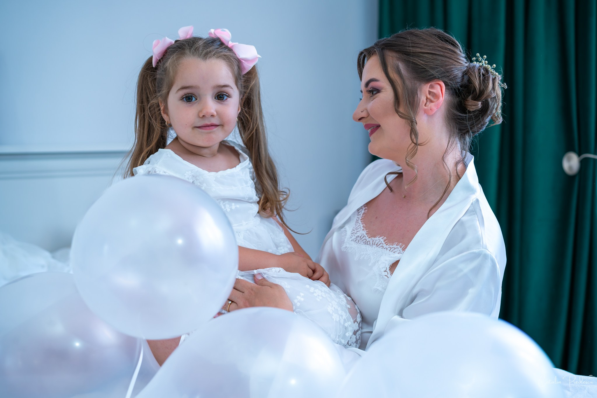 Elena si Daniel Barbu. Event, portrait, and lifestyle photographer