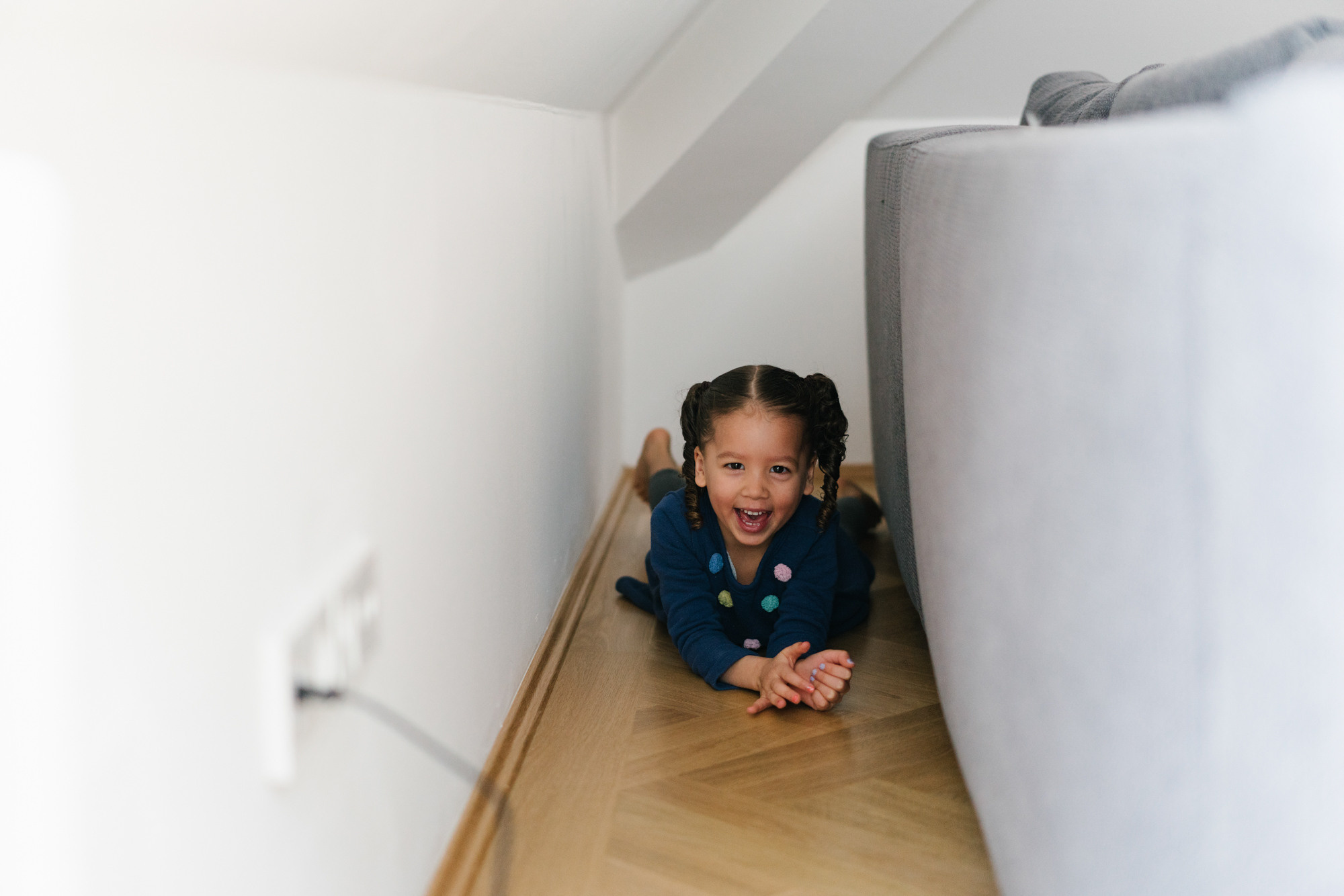 Familienfotograf für Familienfotosession in München zu Weihnachten. Inna Zaytseva Photography | Fotografin in München | Content Creation