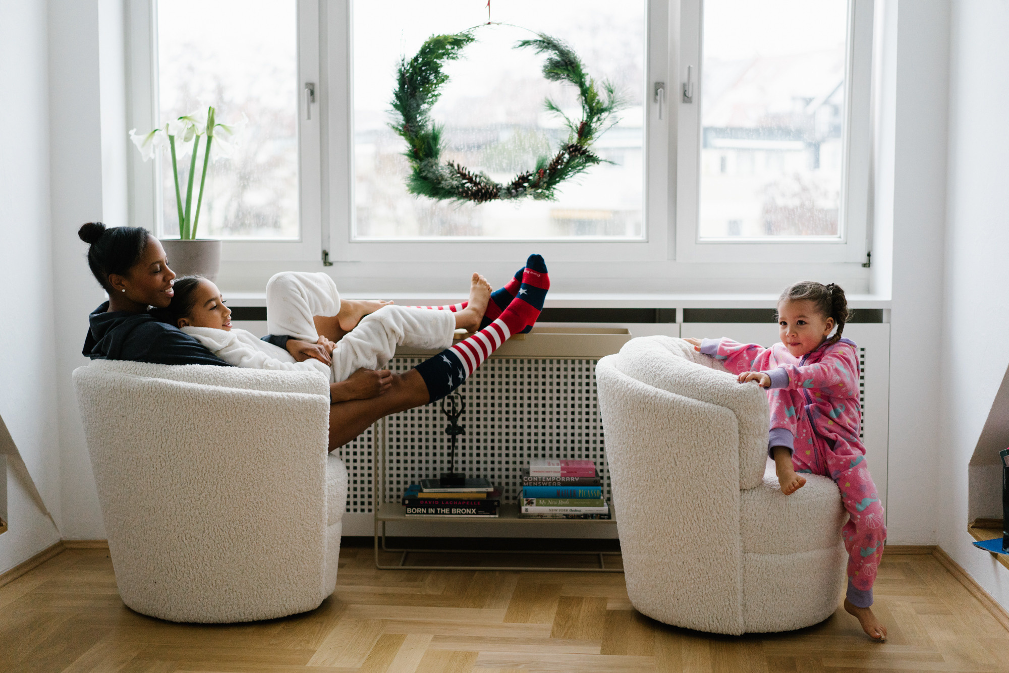 Familienfotograf für Familienfotosession in München zu Weihnachten. Inna Zaytseva Photography | Fotografin in München | Content Creation