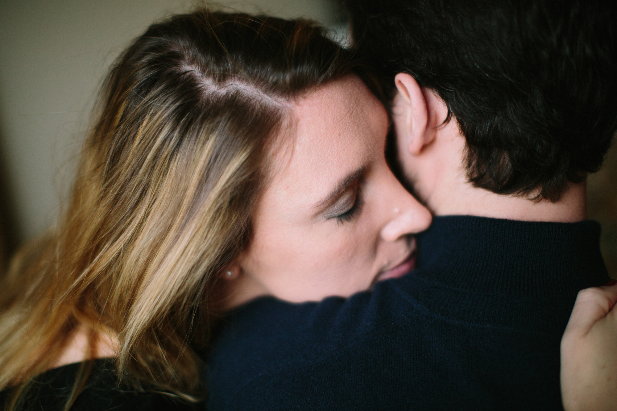 Home Photosession for couple, photographer in Munich. Inna Zaytseva Photography | Photographer in Munich | Content Creation