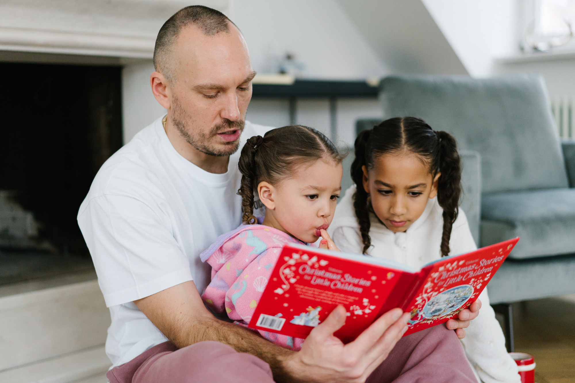 Familienfotograf für Familienfotosession in München zu Weihnachten. Inna Zaytseva Photography | Fotografin in München | Content Creation