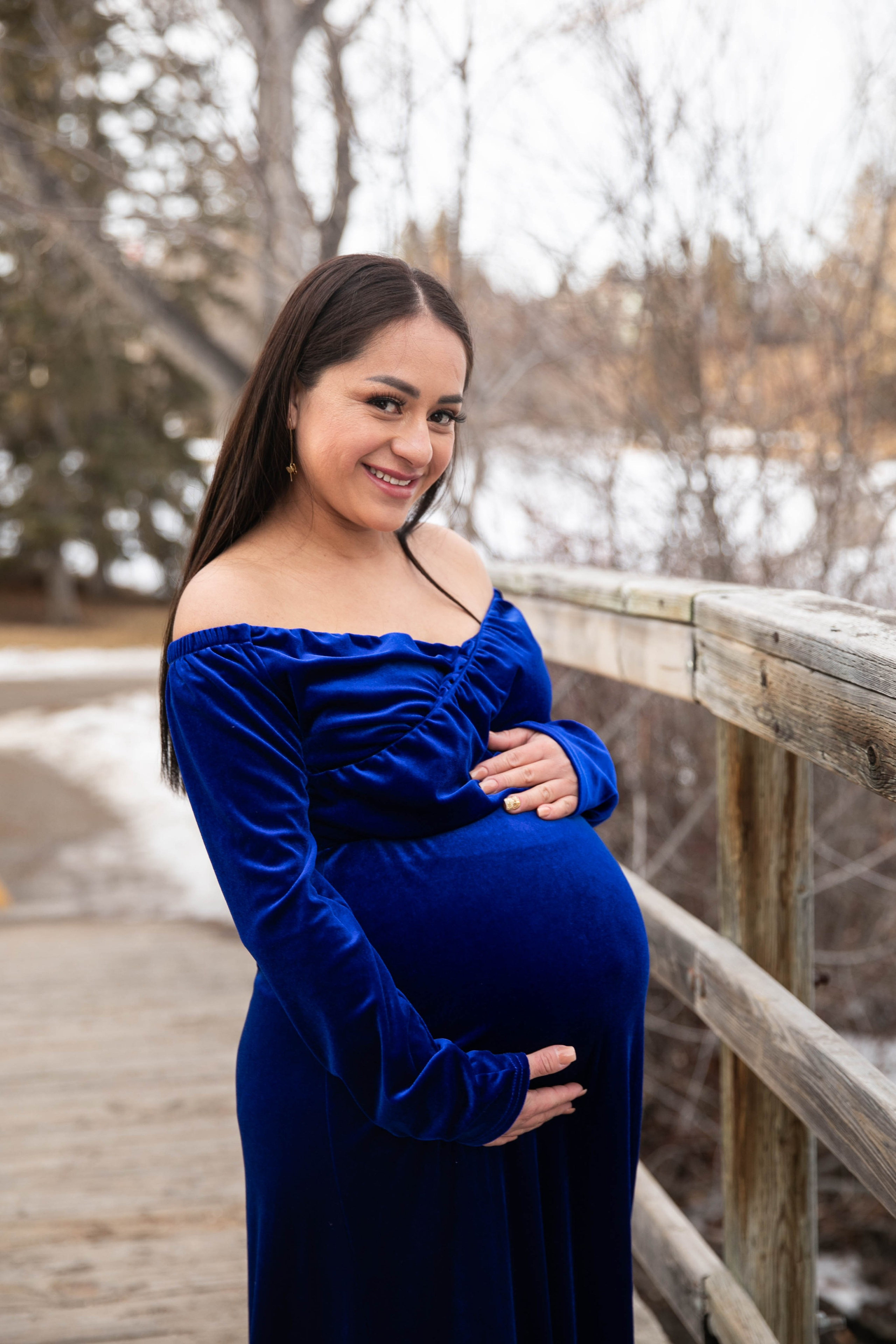 Maternity Photos — Confederation Park — Dulce. Fotografía accesible en Calgary