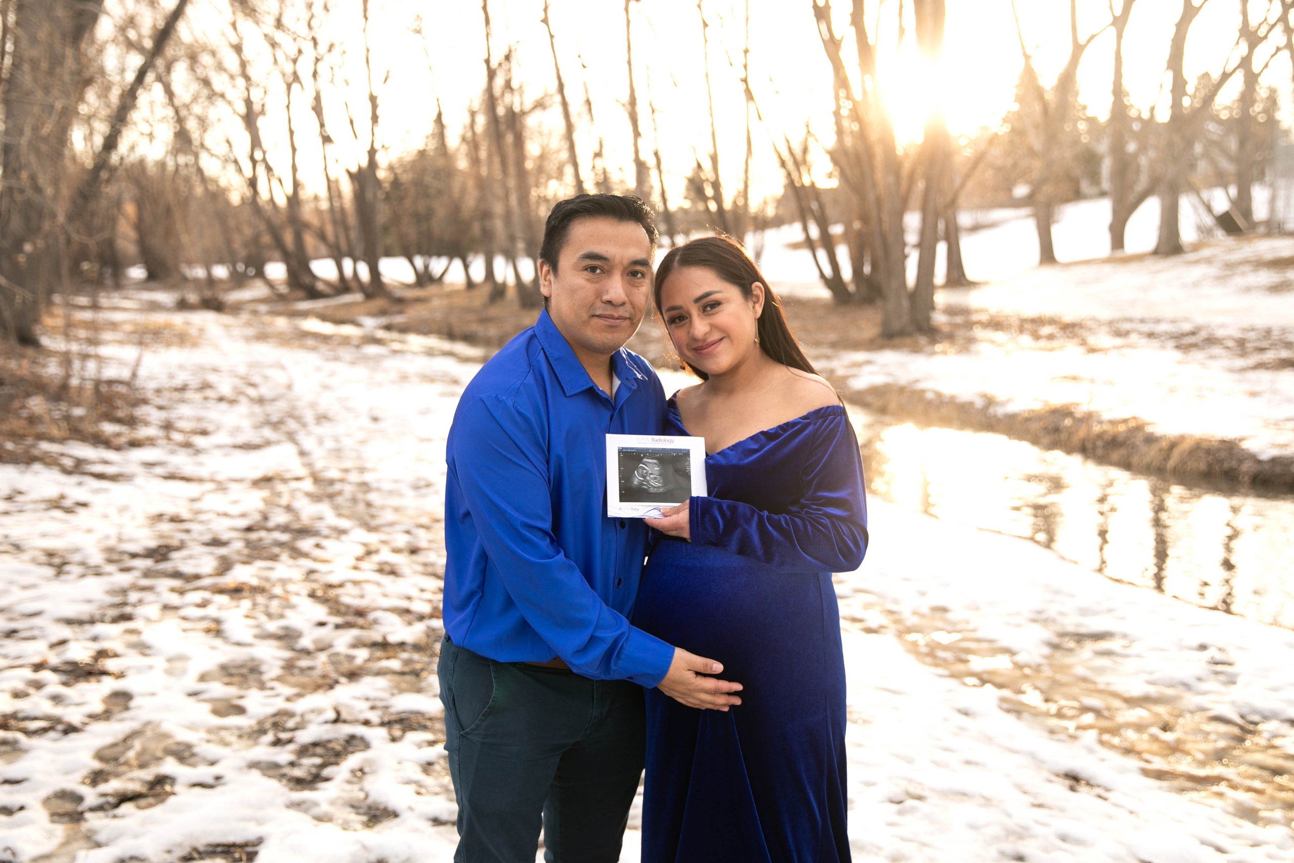 Maternity Photos — Confederation Park — Dulce. Fotografía accesible en Calgary
