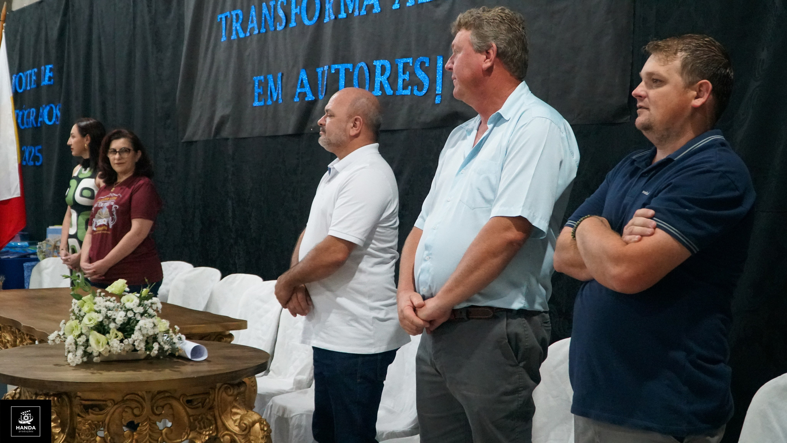 Noite autógrafos colégio Aurélio Buarque de Holanda. Handa Produções