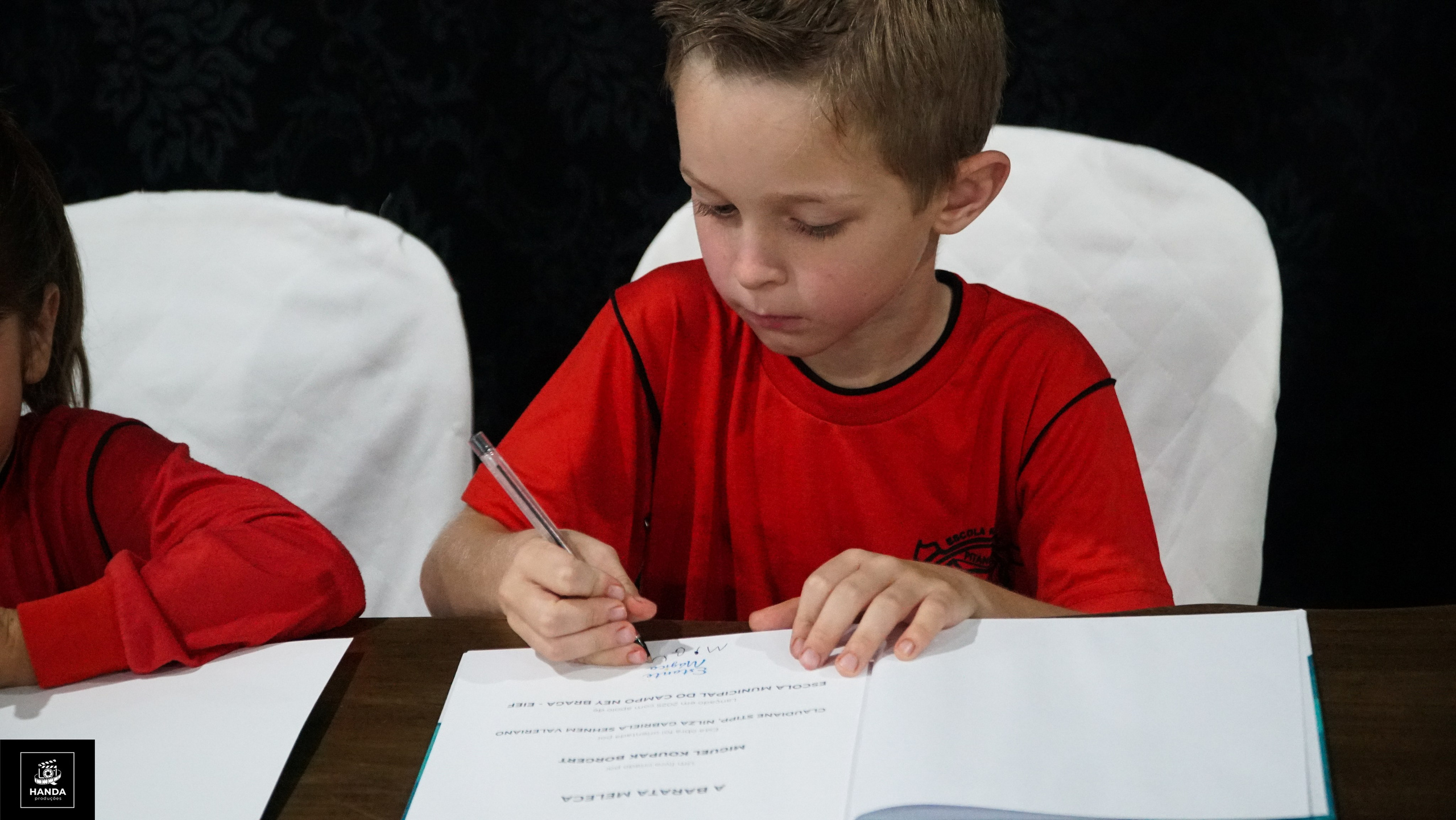 Noite autógrafos colégio Aurélio Buarque de Holanda. Handa Produções