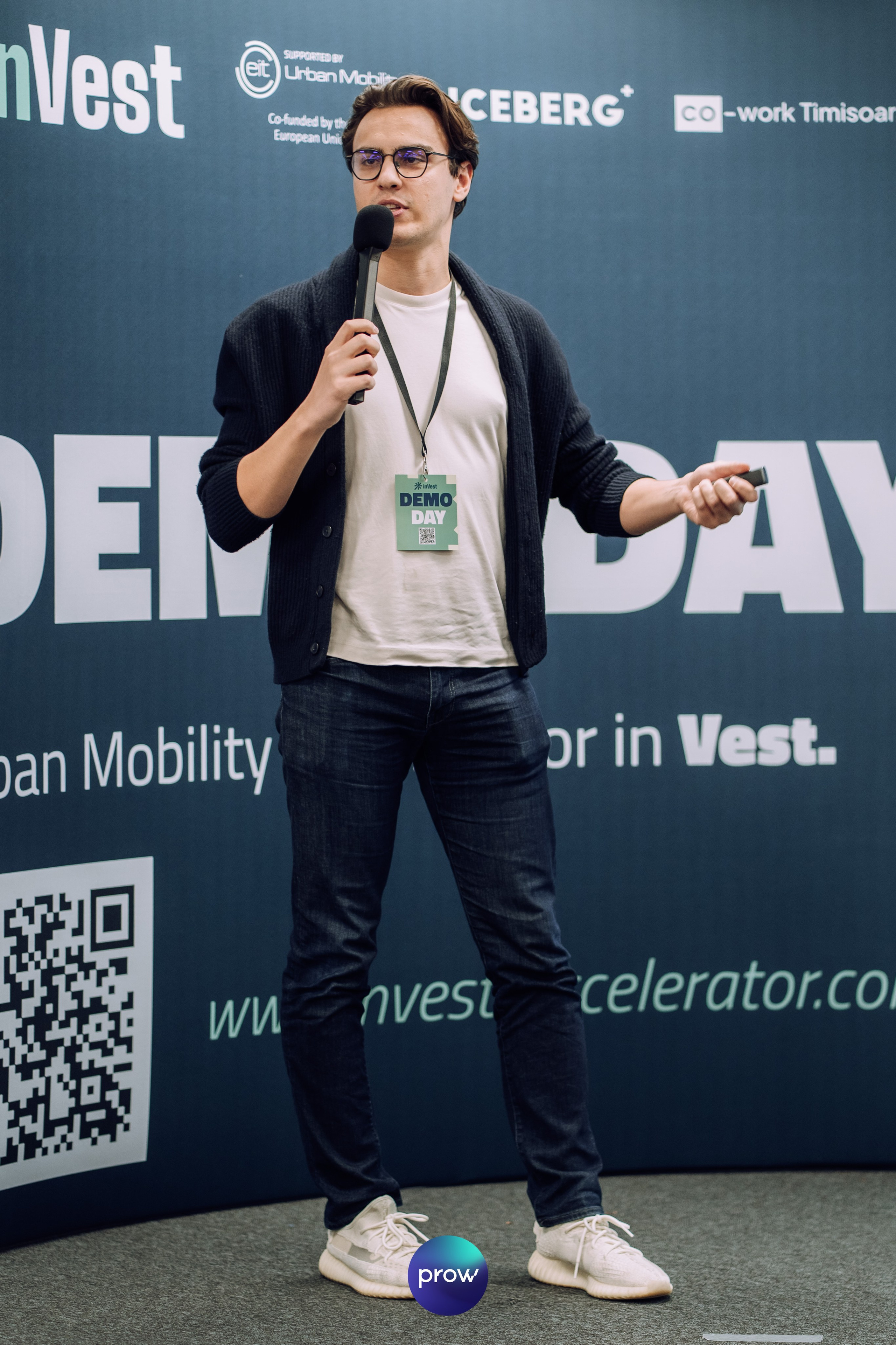 InVest DemoDay @ Cowork. Cozac Cristian Photographer