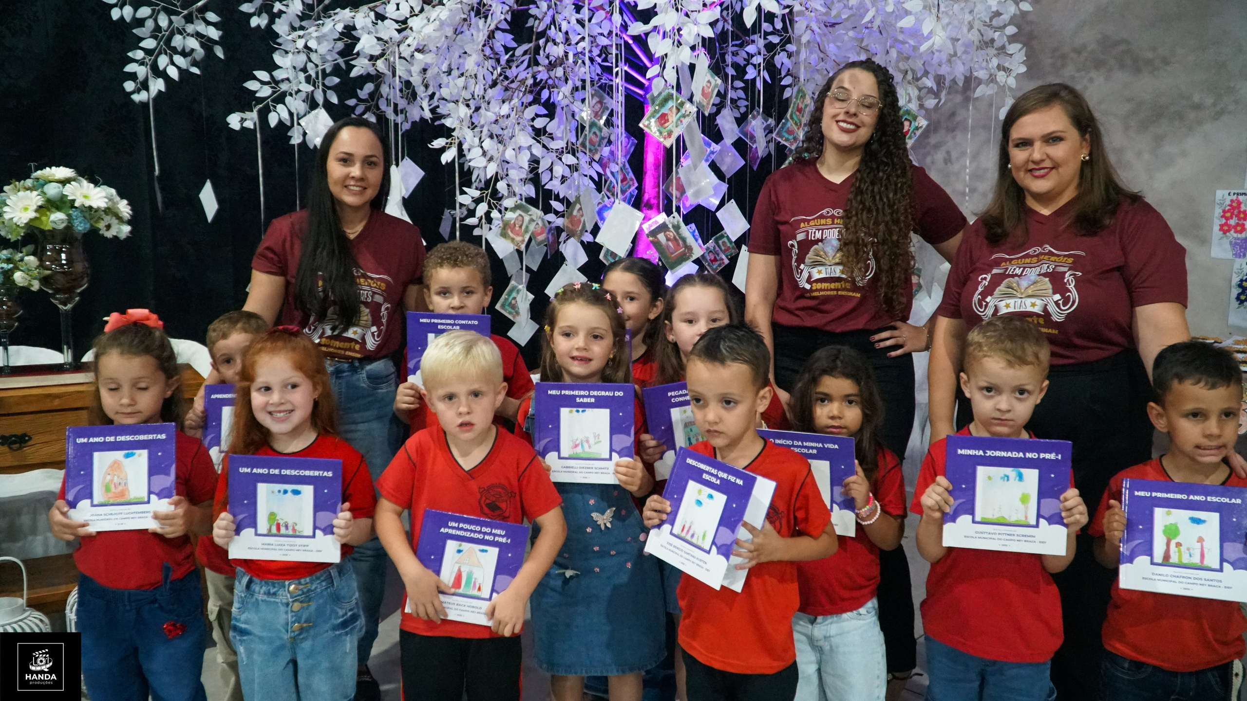 Noite autógrafos colégio Aurélio Buarque de Holanda. Handa Produções