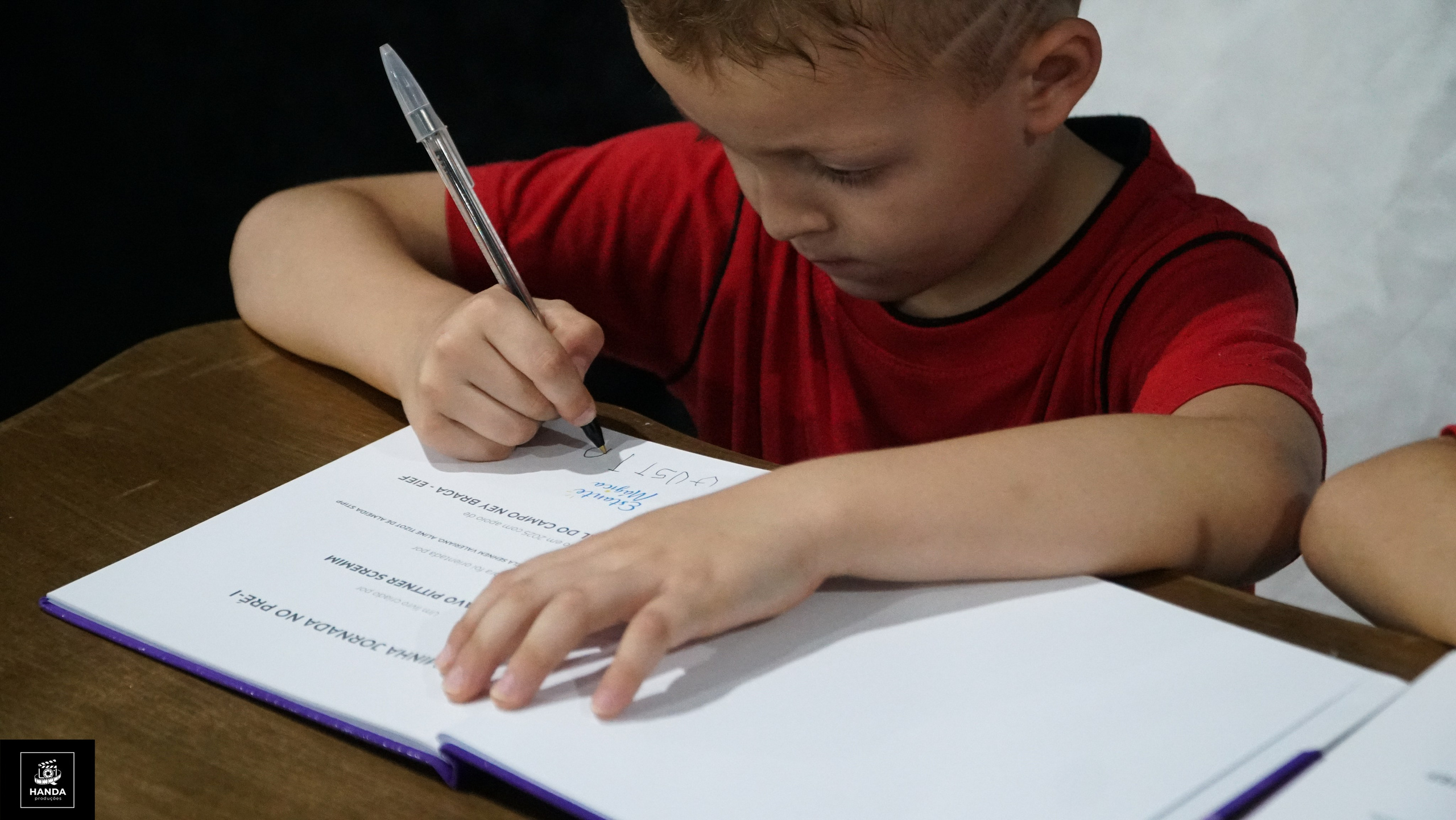 Noite autógrafos colégio Aurélio Buarque de Holanda. Handa Produções
