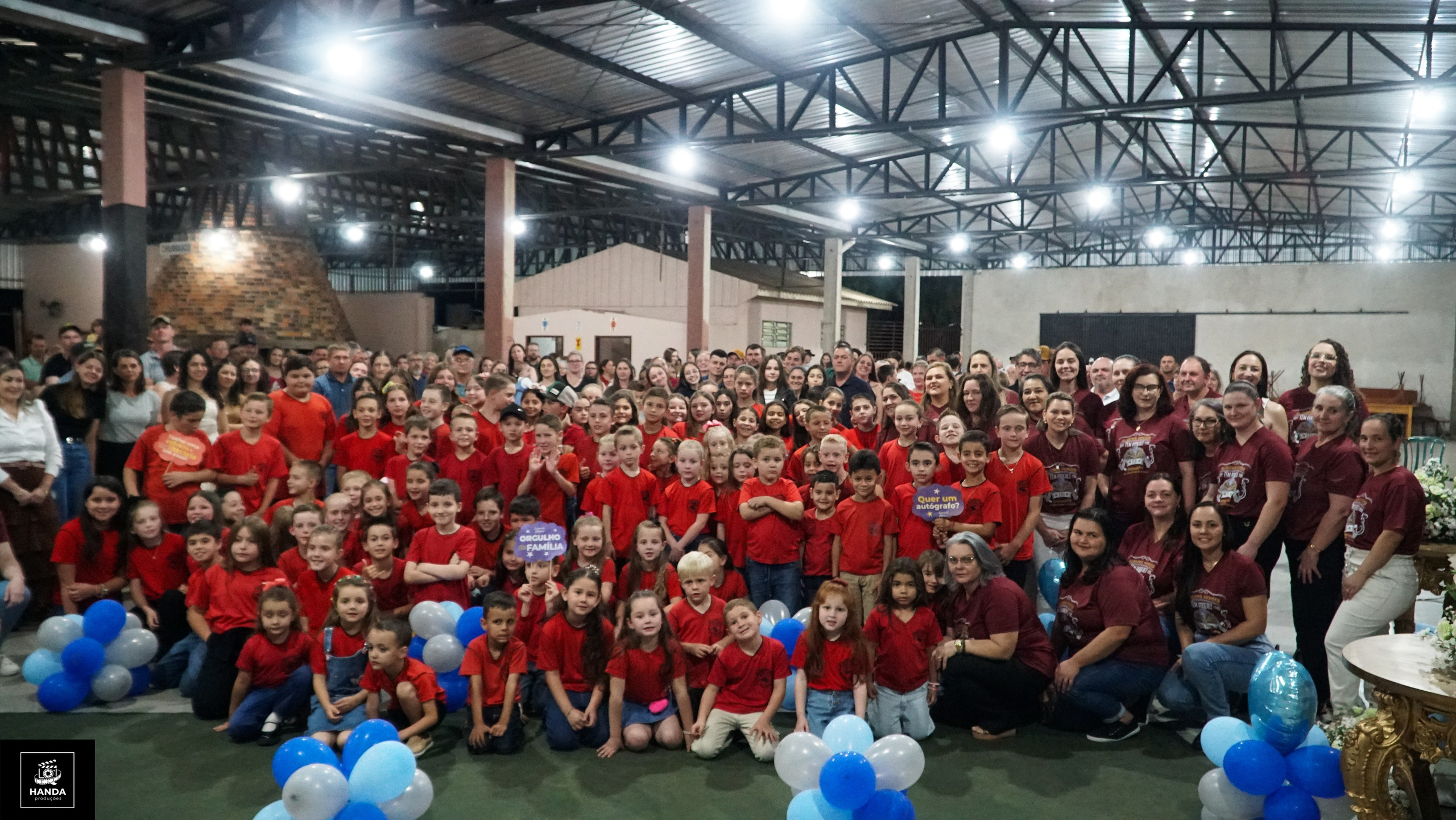 Noite autógrafos colégio Aurélio Buarque de Holanda. Handa Produções