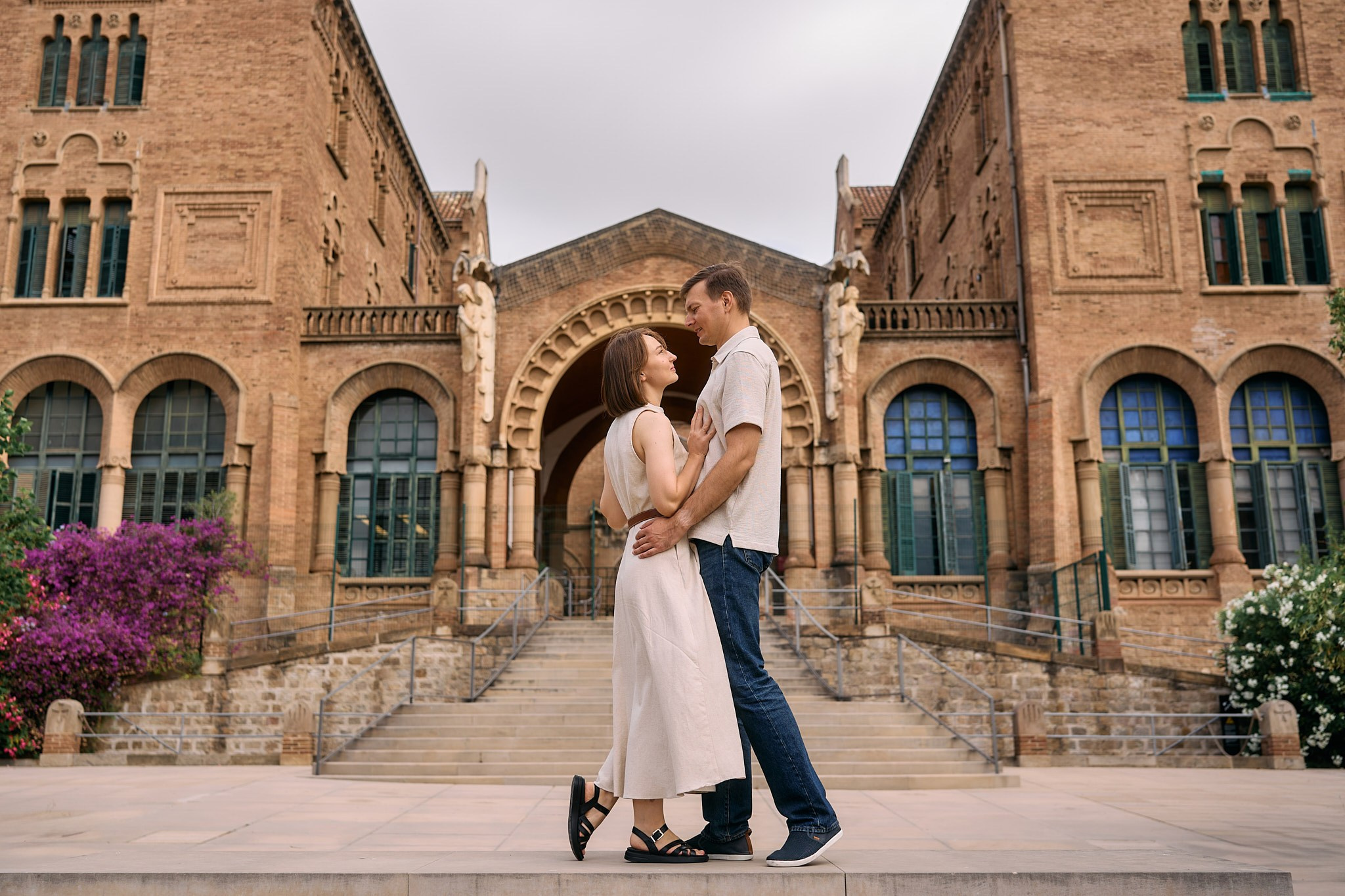 Description of the Sant Pau location for a  love-story or individual photo shoot in Barcelona, examples of photos taken at this photo spot. POSTCARD.BCN Photographer Kate in Barcelona. Love-story, family or individual photo shoots