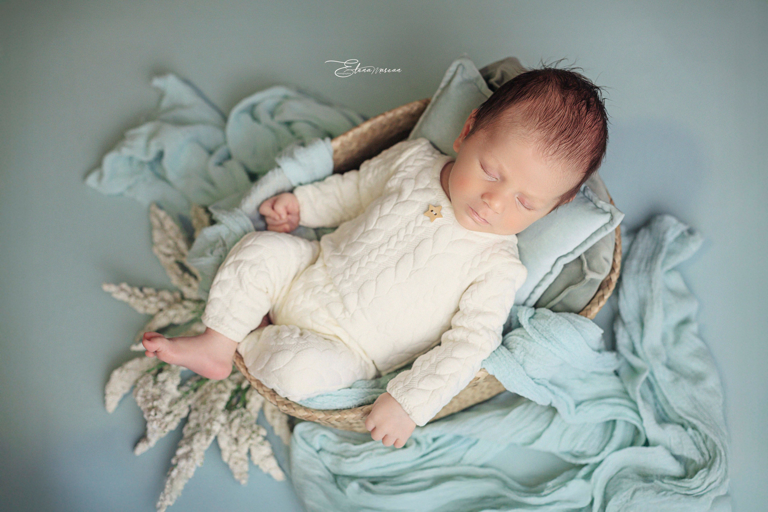 Şedinţe Newborn - Primele amintiri cu bebeluşul tău. Elena Mascan – Fotograf newborn, maternitate, portret, smash the cake & branding personal | La Femme Studio Photograpy|Constanţa