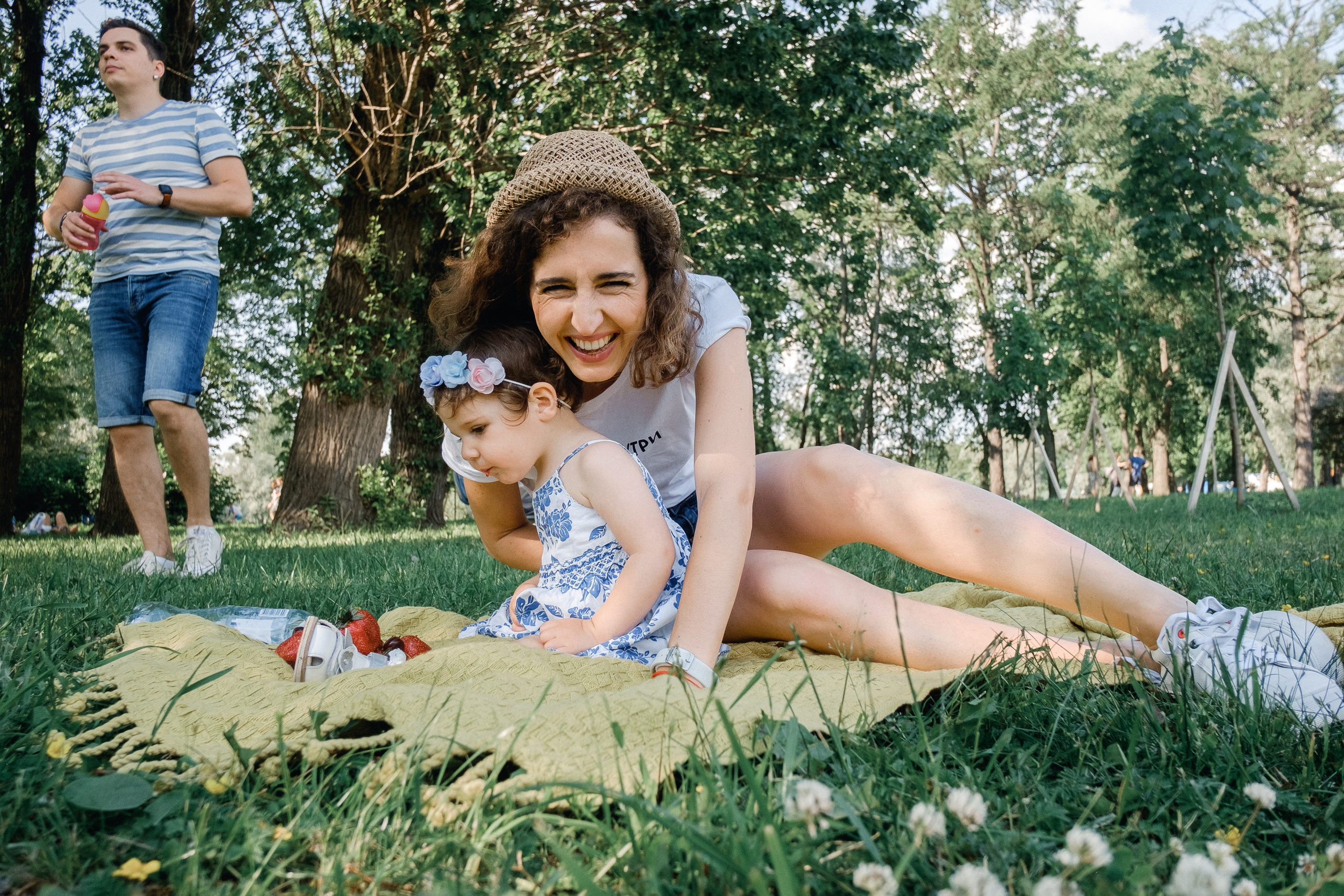 Olive, Marina and Nikta. Portrait and reportage photographer