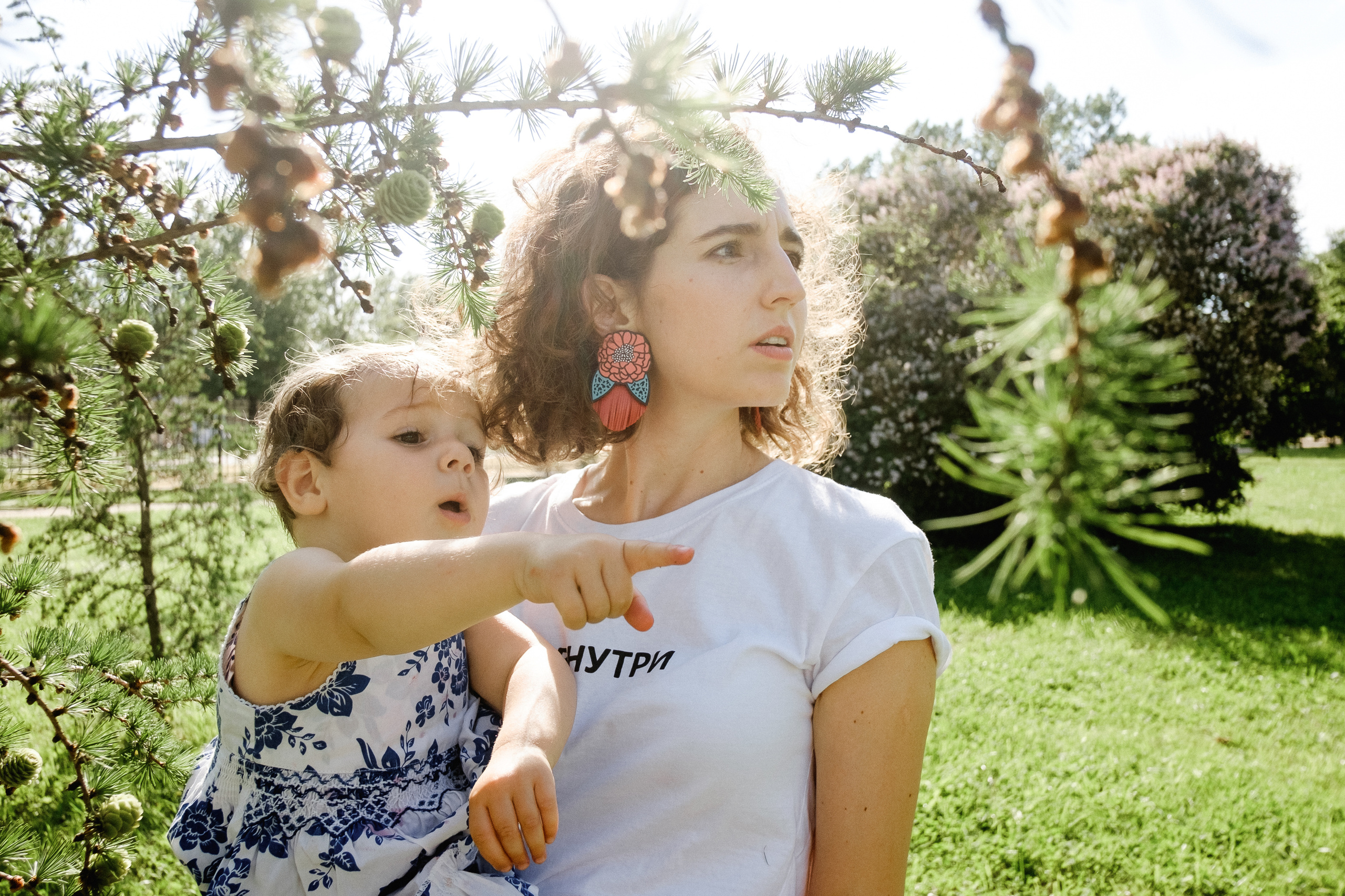 Olive, Marina and Nikta. Portrait and reportage photographer