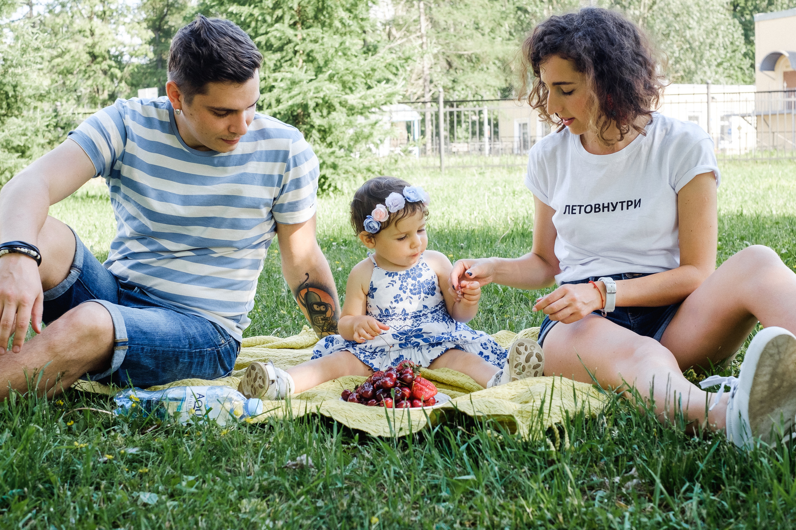 Olive, Marina and Nikta. Portrait and reportage photographer