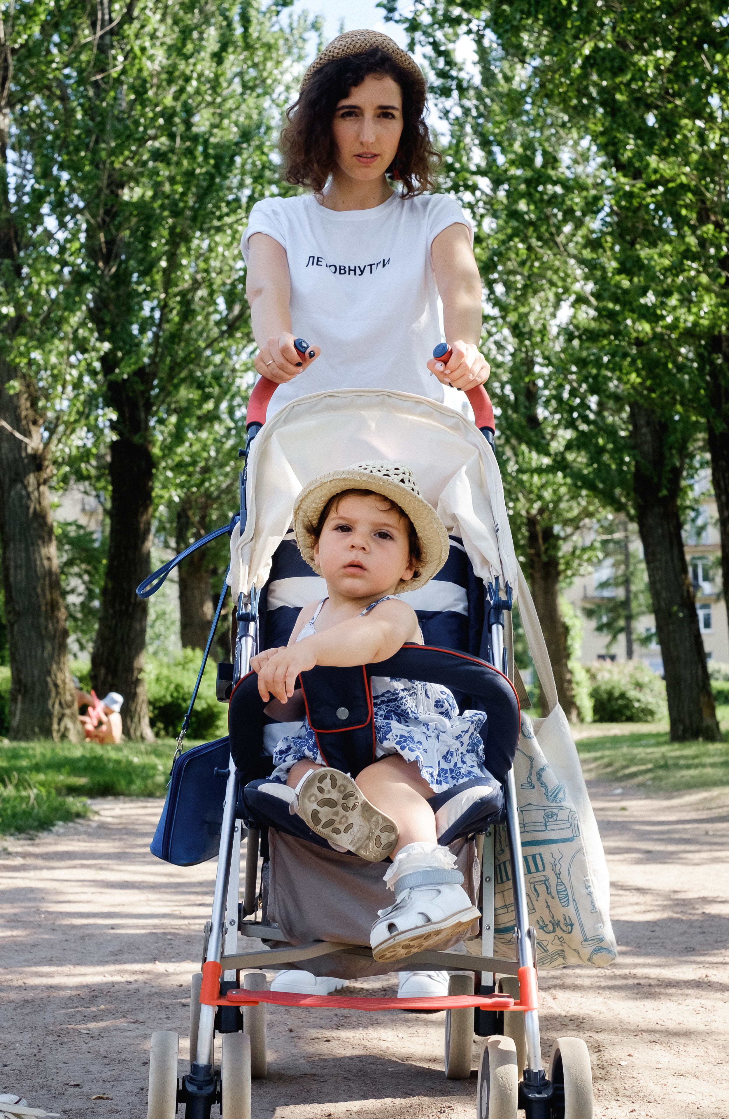 Olive, Marina and Nikta. Portrait and reportage photographer