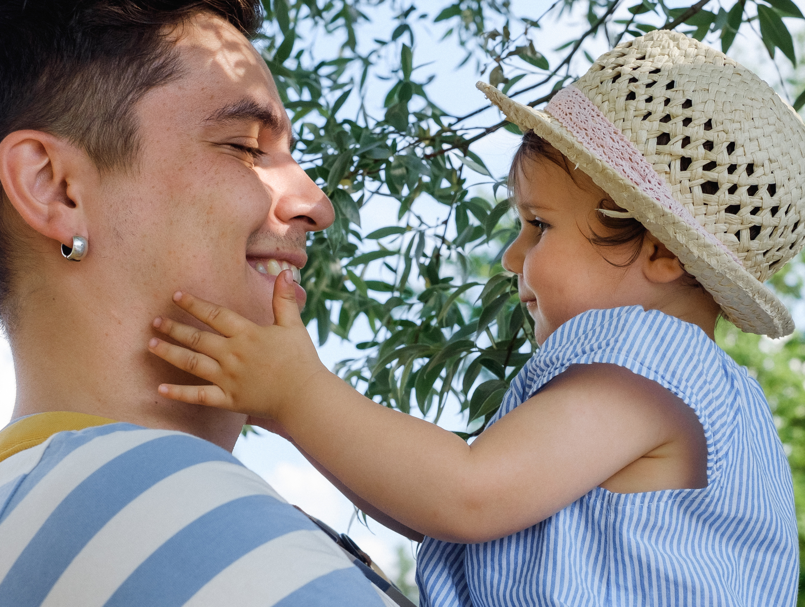 Olive, Marina and Nikta. Portrait and reportage photographer