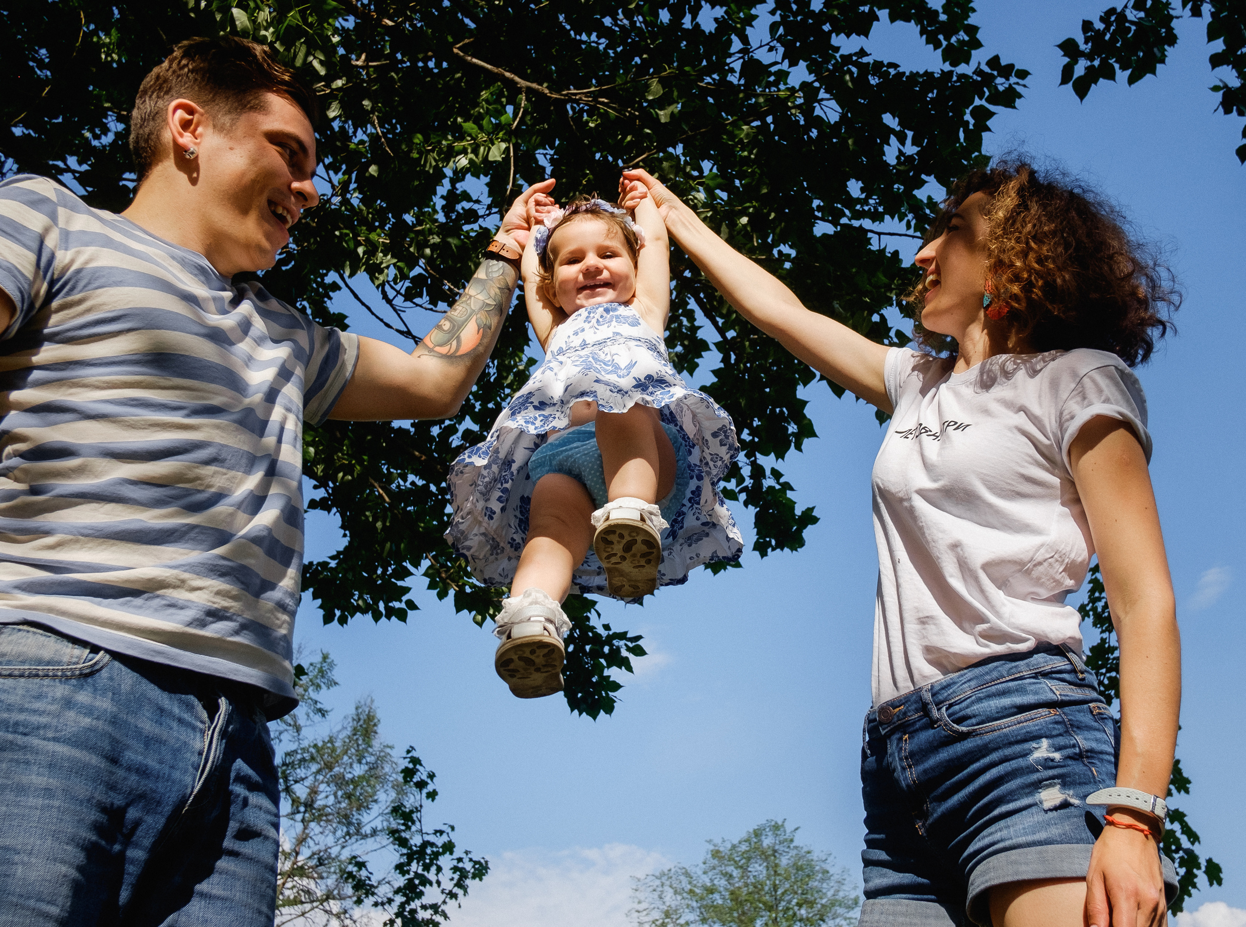Olive, Marina and Nikta. Portrait and reportage photographer