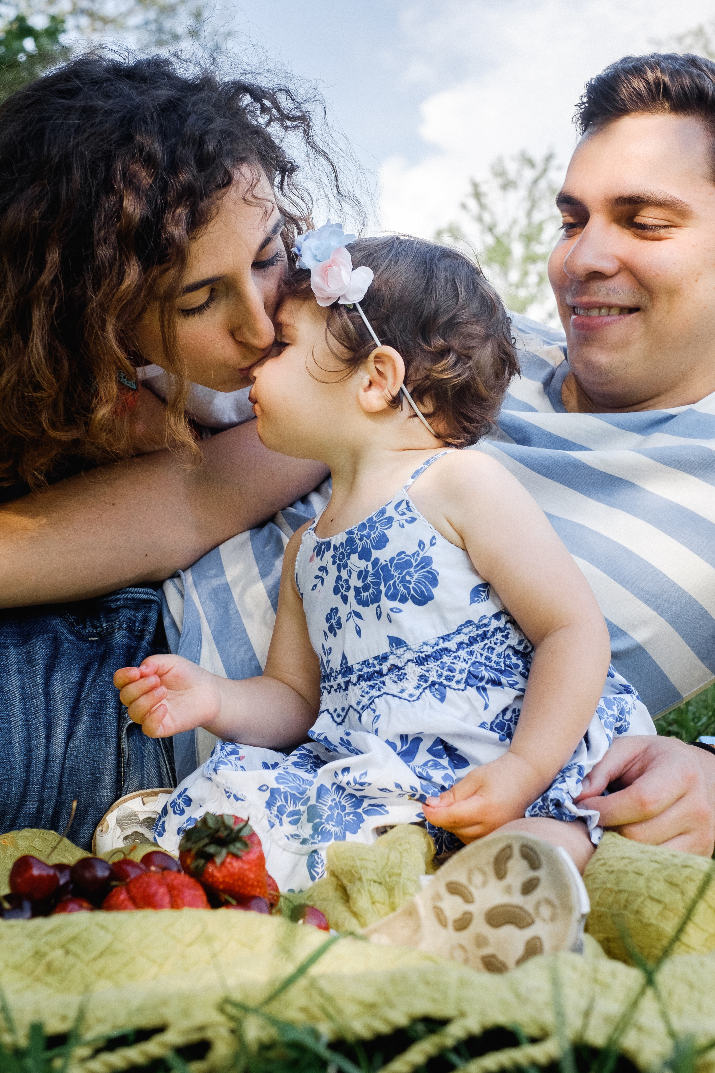 Olive, Marina and Nikta. Portrait and reportage photographer