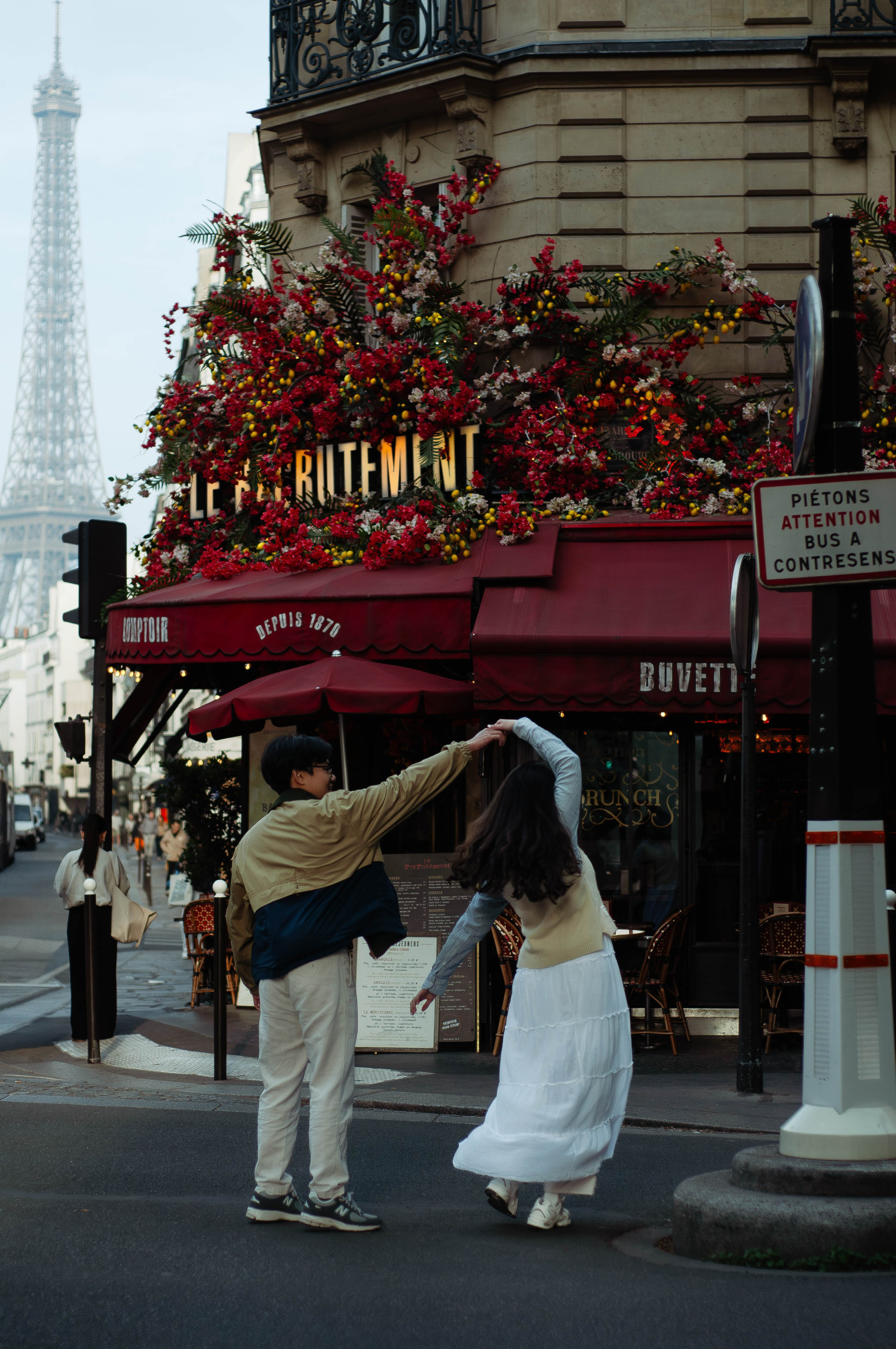 Парная фотосессия у Эйфелевой башни. Фотограф в Париже Полина Осипова