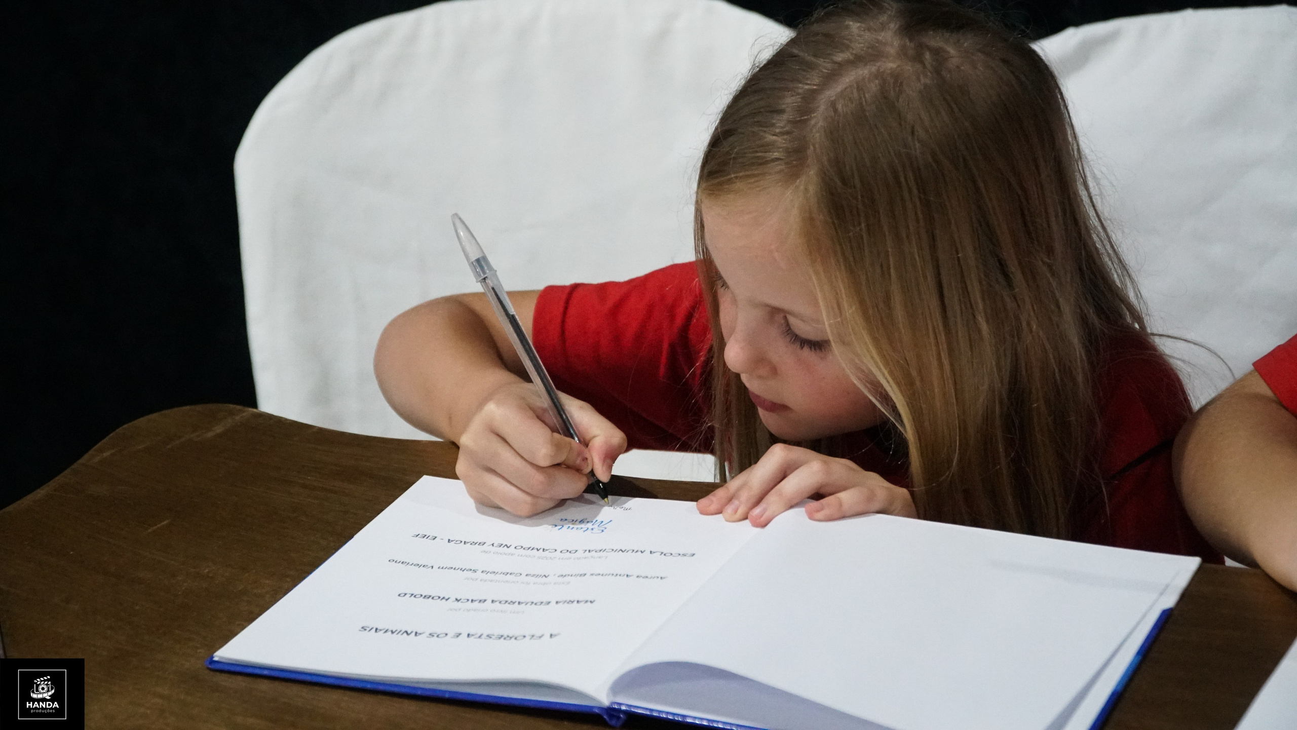 Noite autógrafos colégio Aurélio Buarque de Holanda. Handa Produções