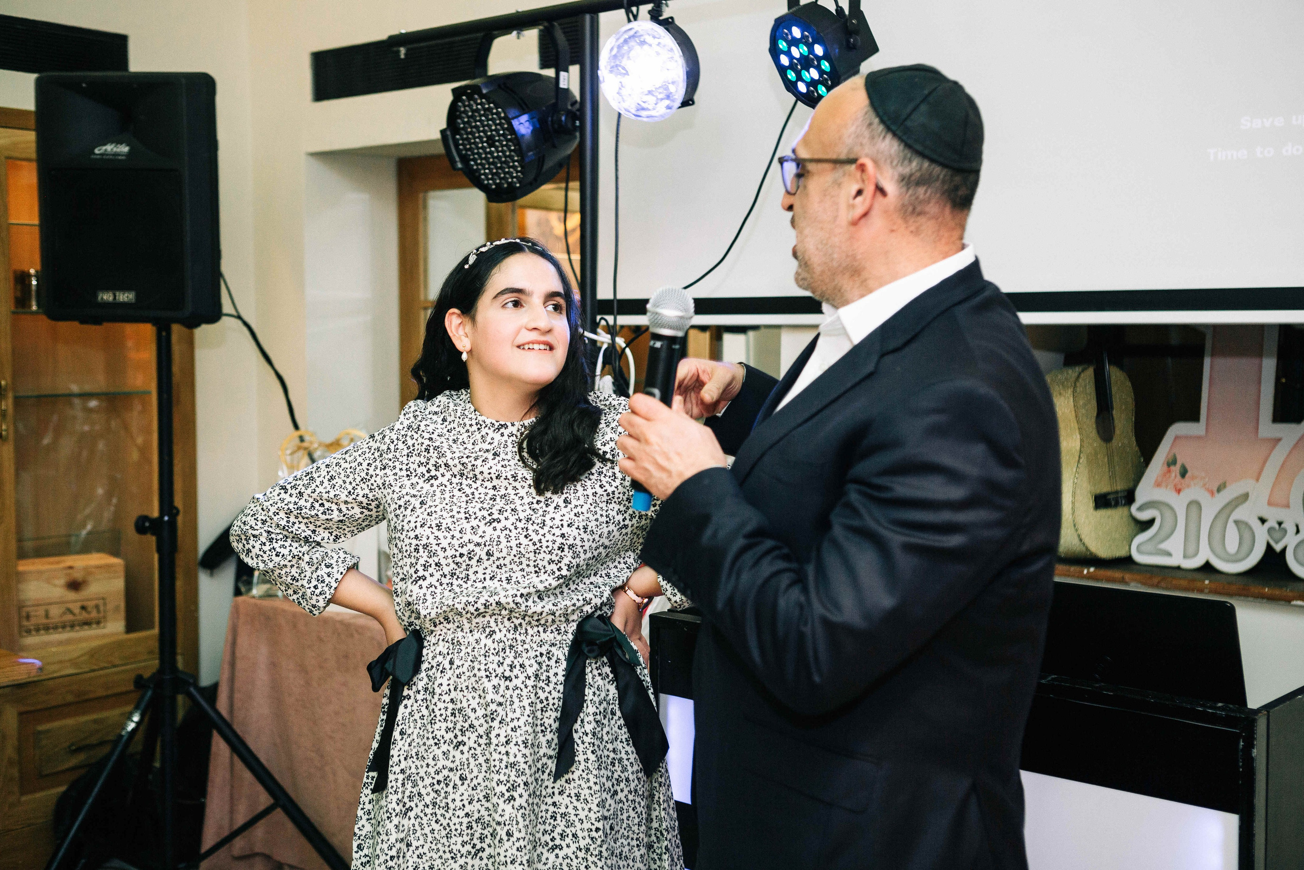 PARTY IN A RESTAURANT WITH THE WHOLE FAMILY. Https://shi-photo.com/