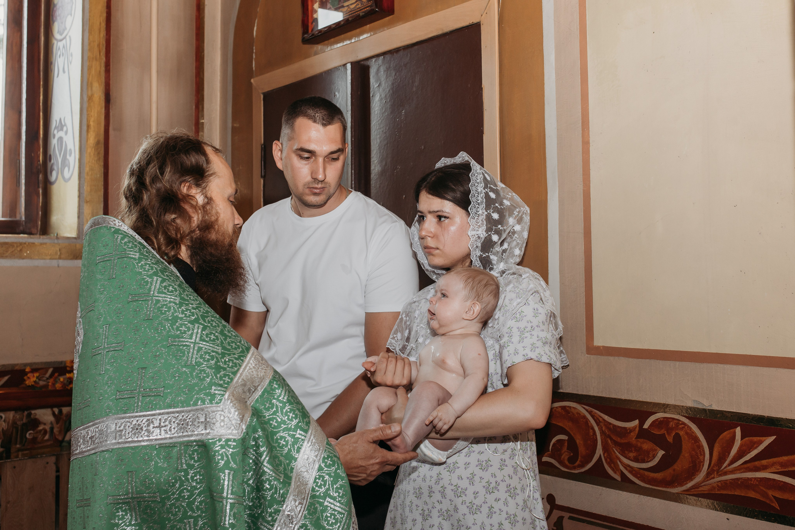 Церемония крещения. Екатерина Селихова — свадебный, семейный фотограф в г. Северодонецке