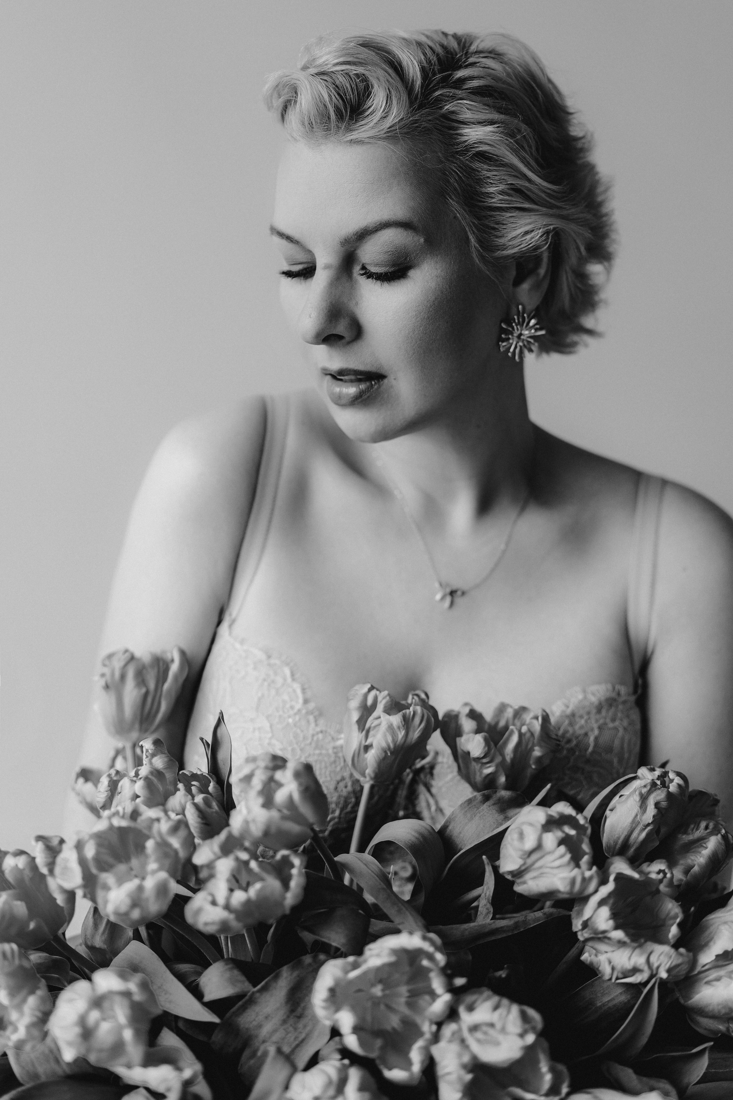 Intimate Tulip Boudoir Photography NYC | Elegant Spring Portrait Sessions. Videographer and photographer in New York // MAKAROV.VIDEO