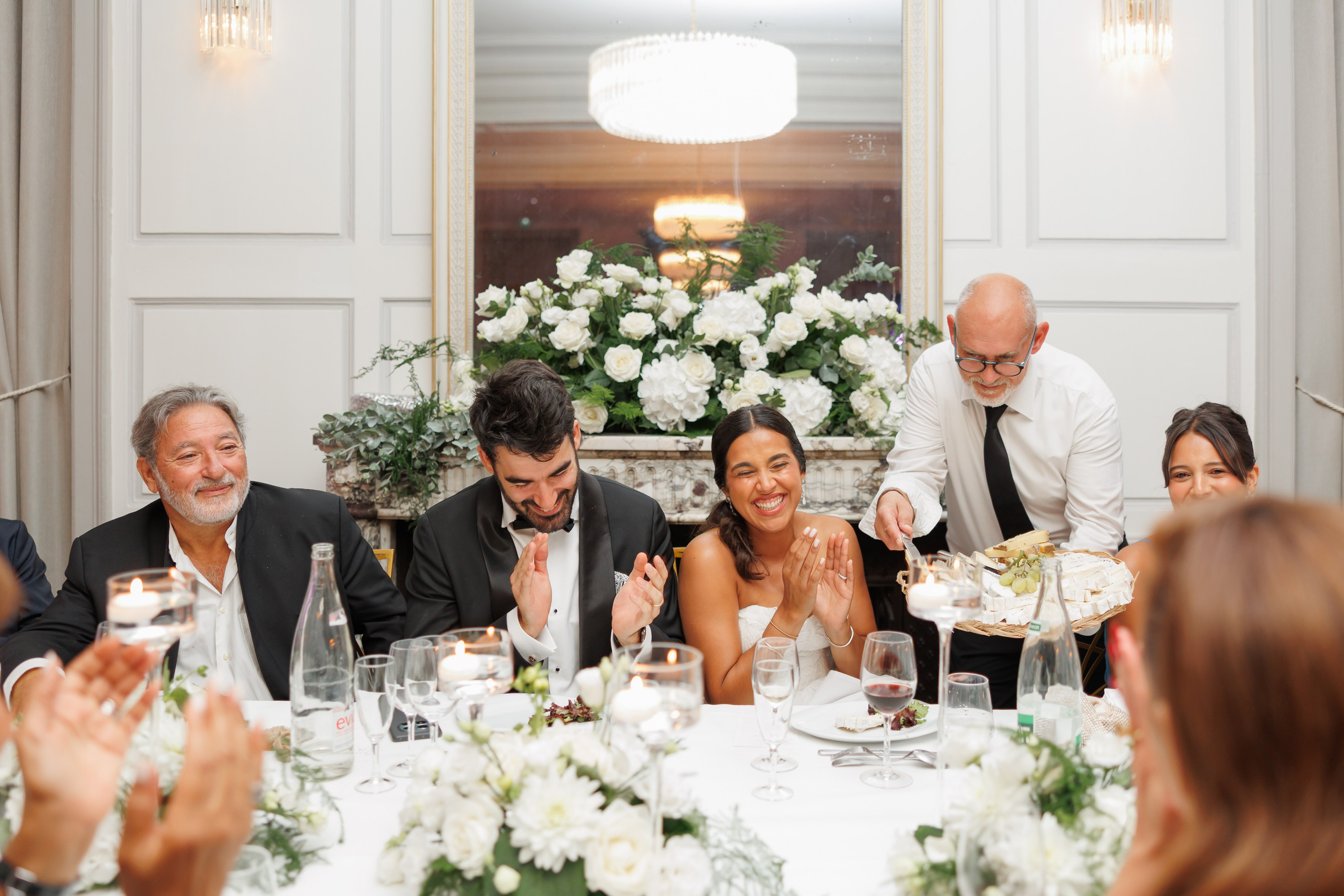 décor, fleurs, robe et émotions.