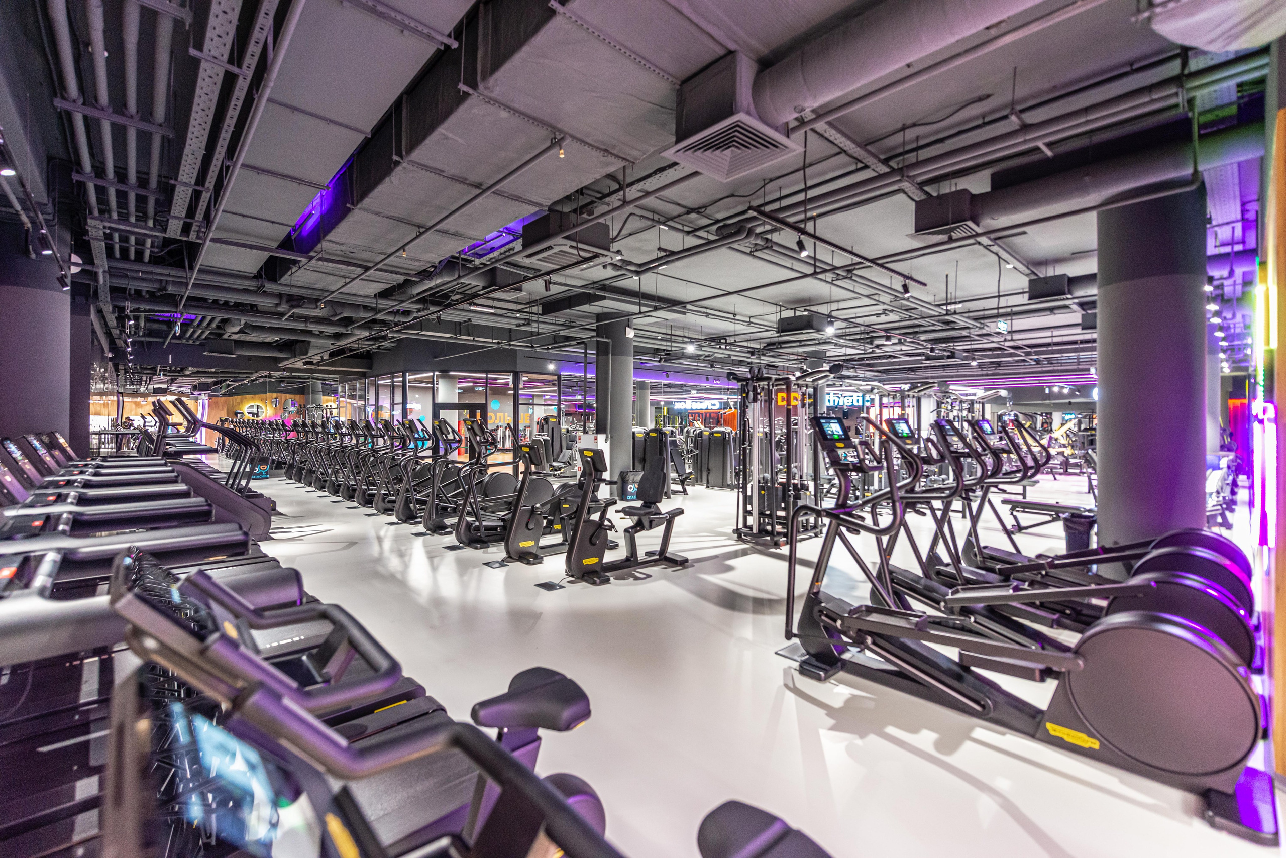 Фитнес-клуб DDX Fitness на ул. Лескова. ФОТОГРАФ МЕКСИКА КИНТАНА-РОО