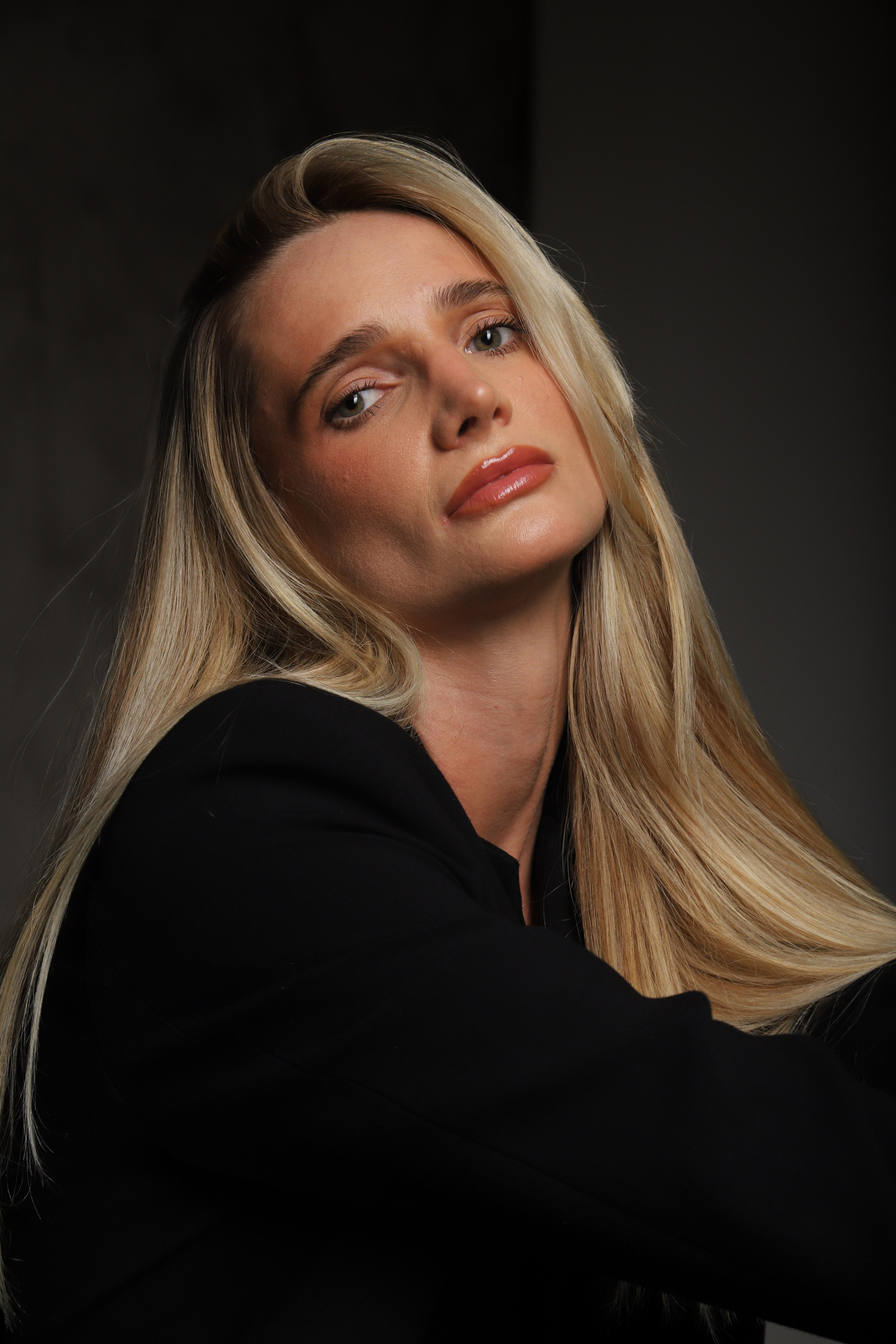 Sara. Yuri Cezar
