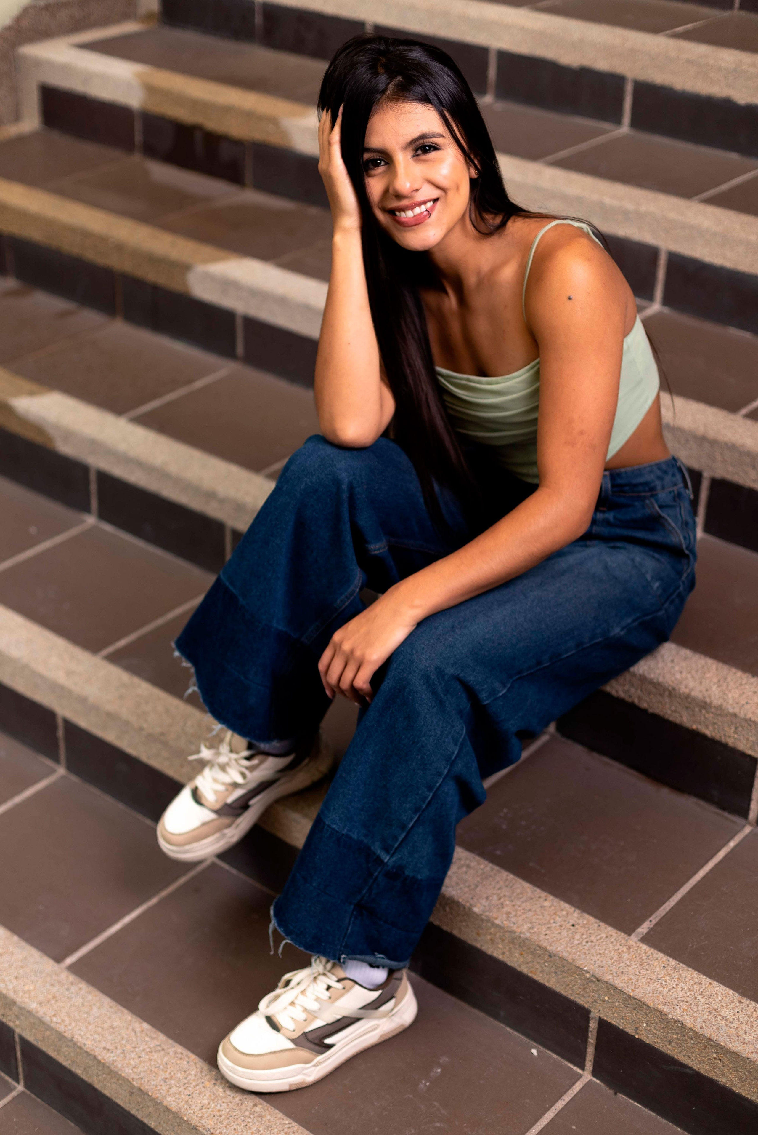 Fotógrafo de retratos fotógrafo de estilo de vida fotografía de locación fotografía de estudio sesión de fotos marca personal. Fotografía profesional para su evento en Caldas por SERFOTOGRAFÍA