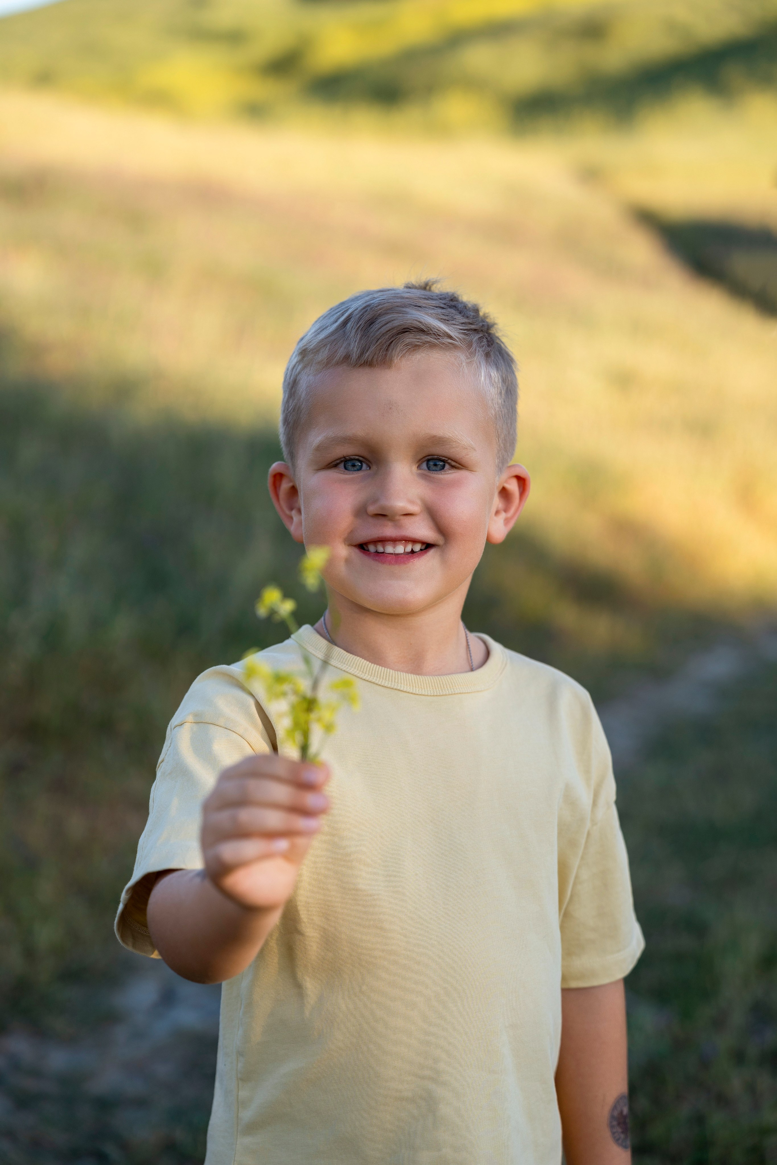 Lifestyle family session, candid family moments, outdoor family portraits, family photo shoot, natural family photos, kids and parents. Bay Area Photographer: family, maternity, love story, wedding