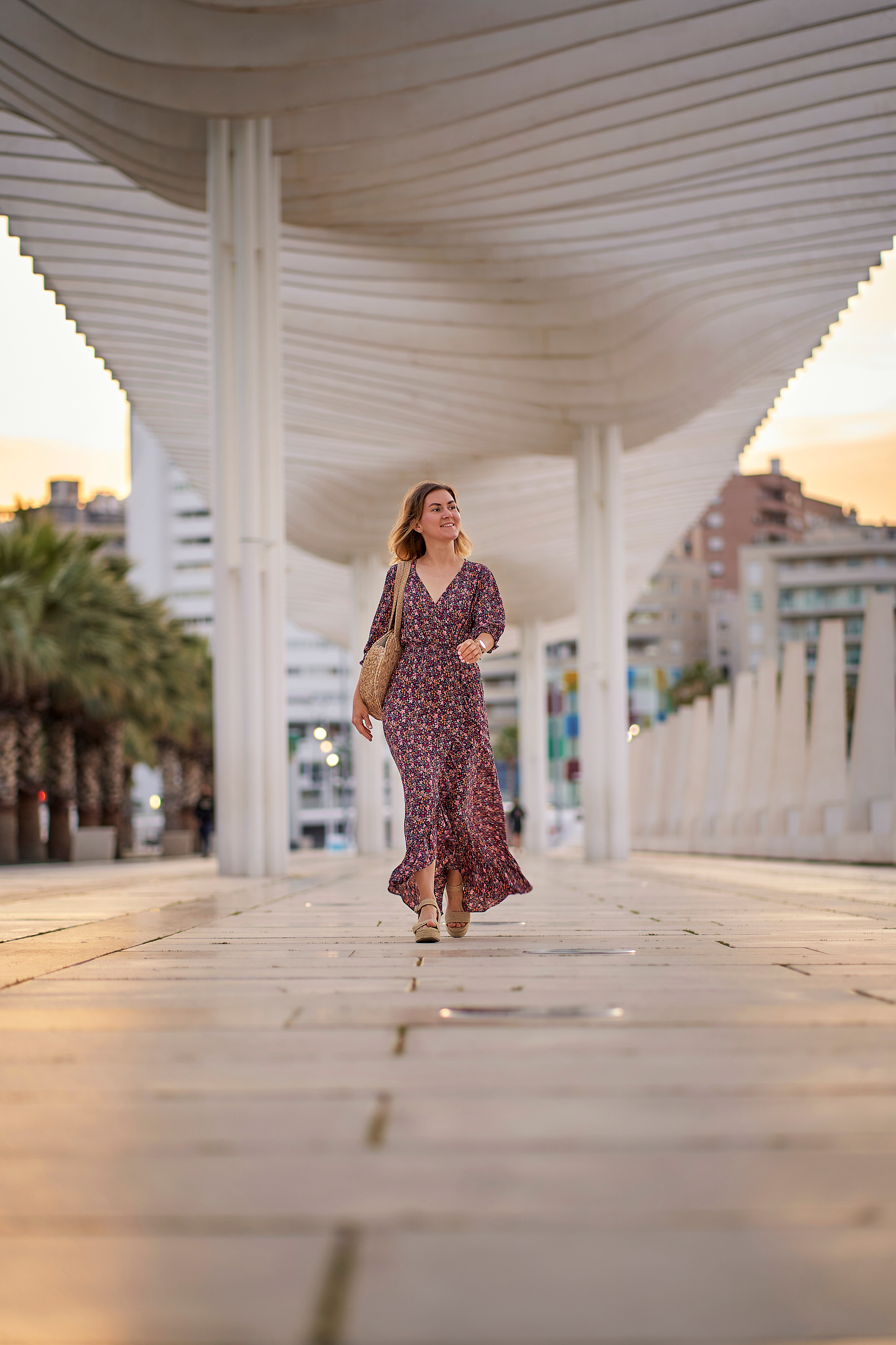 Suzanna street photo. Fotógrafo de bodas y familias en España, Málaga, Marbella