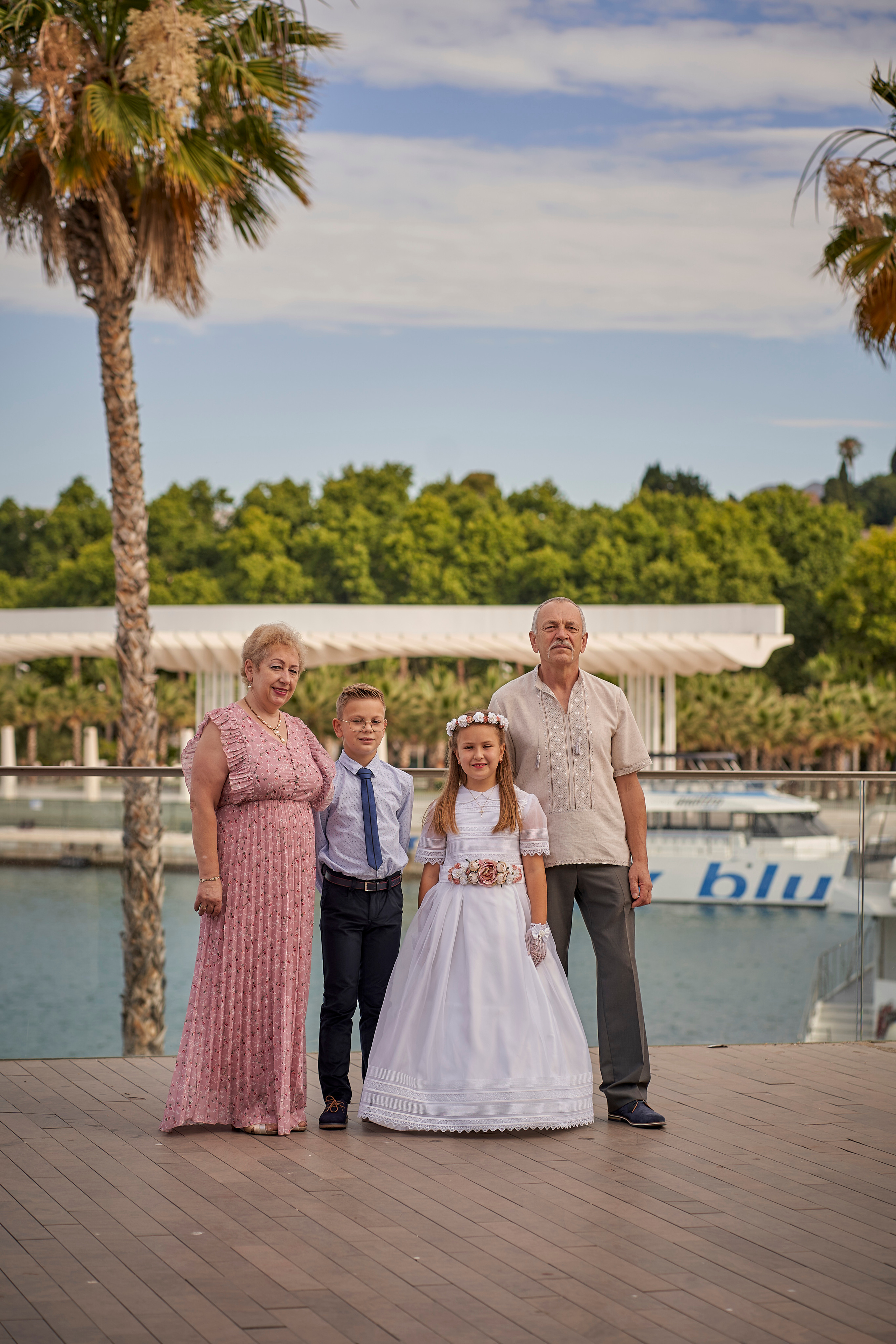 Ilya y Karolina comuñon. Fotógrafo de bodas y familias en España, Málaga, Marbella