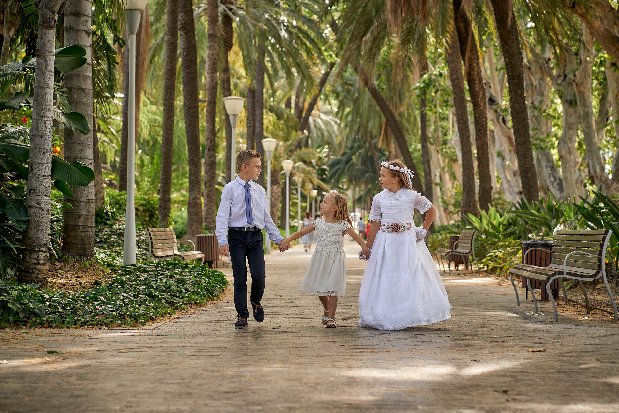 Ilya y Karolina comuñon. Fotógrafo de bodas y familias en España, Málaga, Marbella